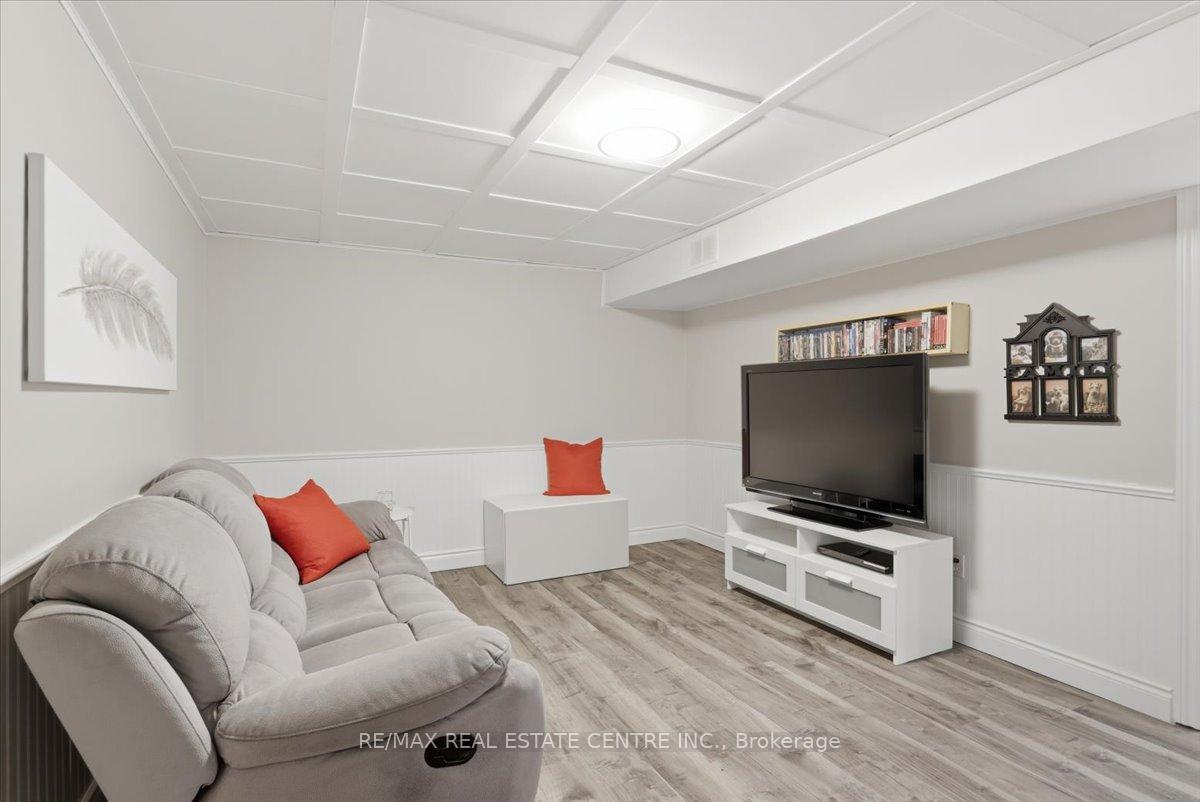 Photo 31 of 315 Woodlawn Crescent, Milton, Bronte Meadows — HOMEH