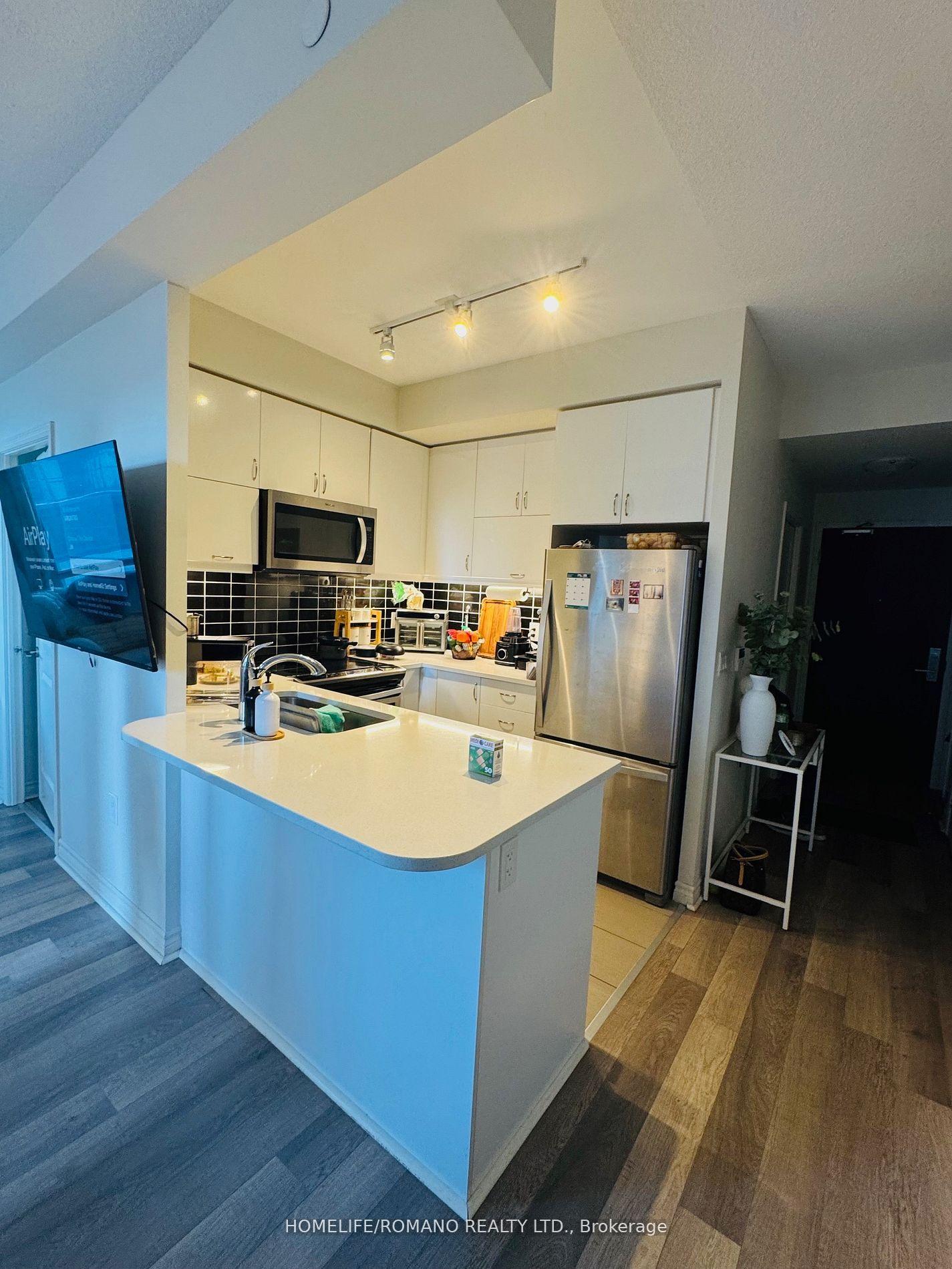 Photo 3 of Unit 605, 39 Annie Craig Drive, Etobicoke, Mimico — HOMEH