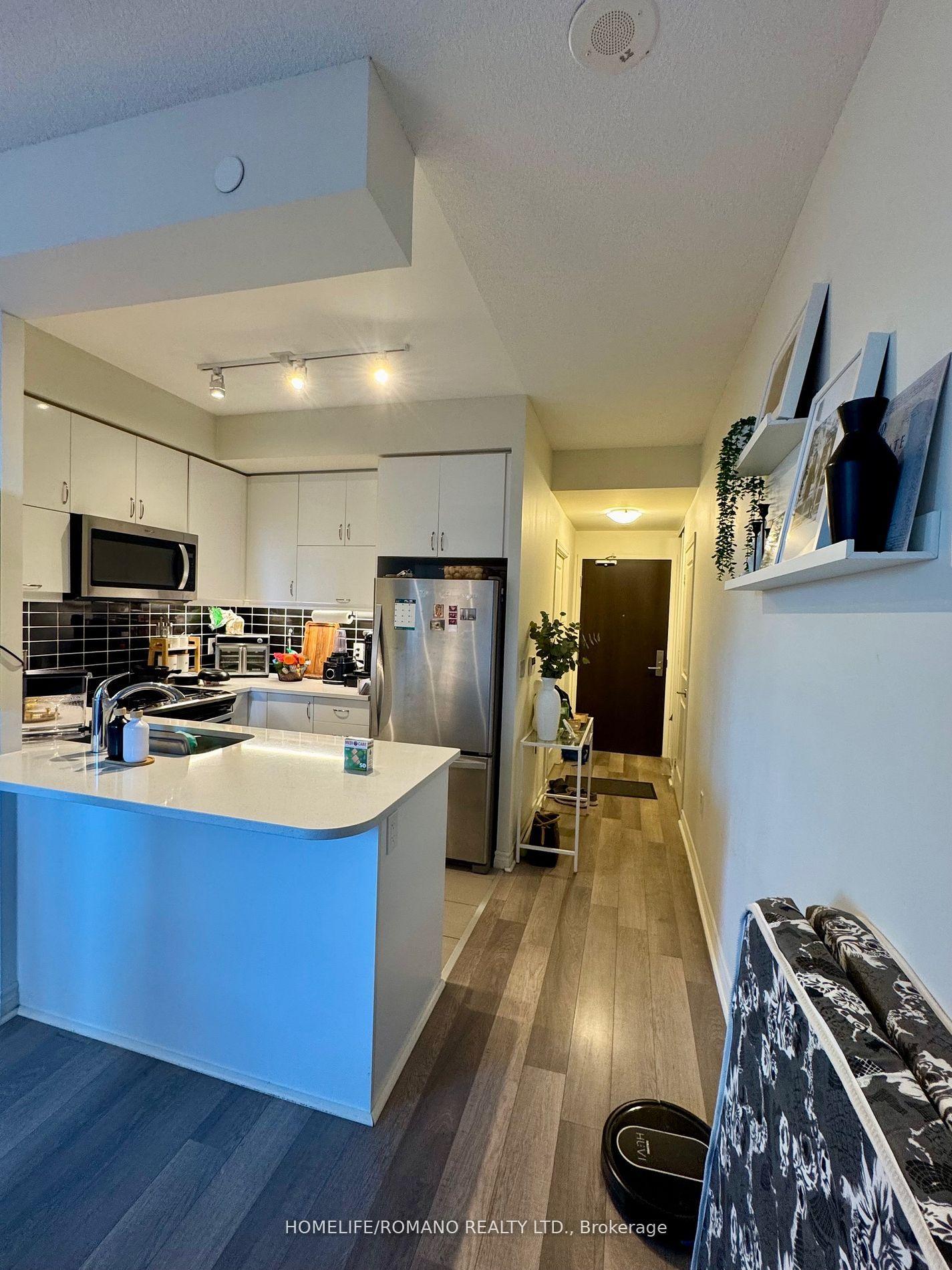 Photo 4 of Unit 605, 39 Annie Craig Drive, Etobicoke, Mimico — HOMEH