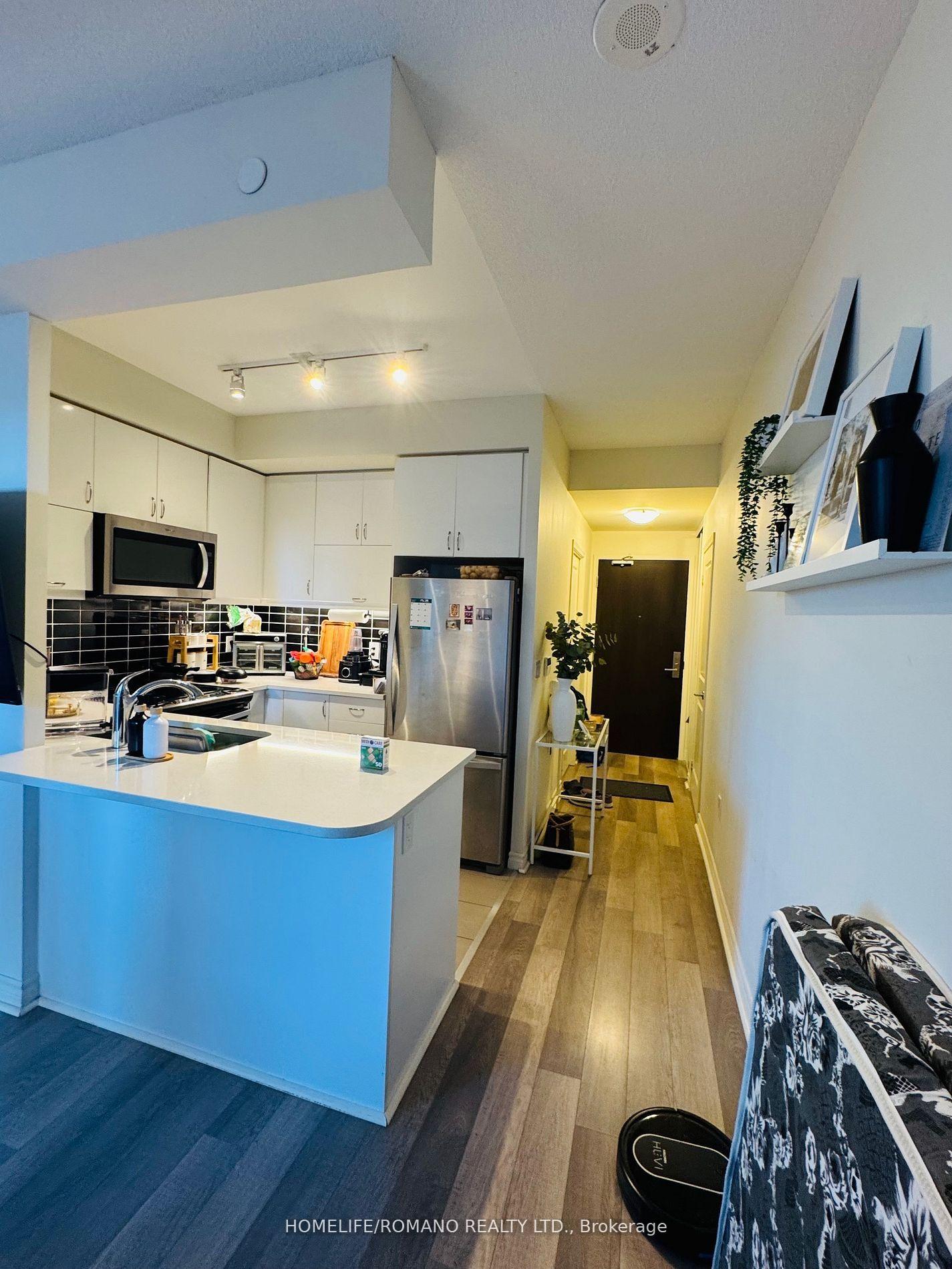Photo 6 of Unit 605, 39 Annie Craig Drive, Etobicoke, Mimico — HOMEH