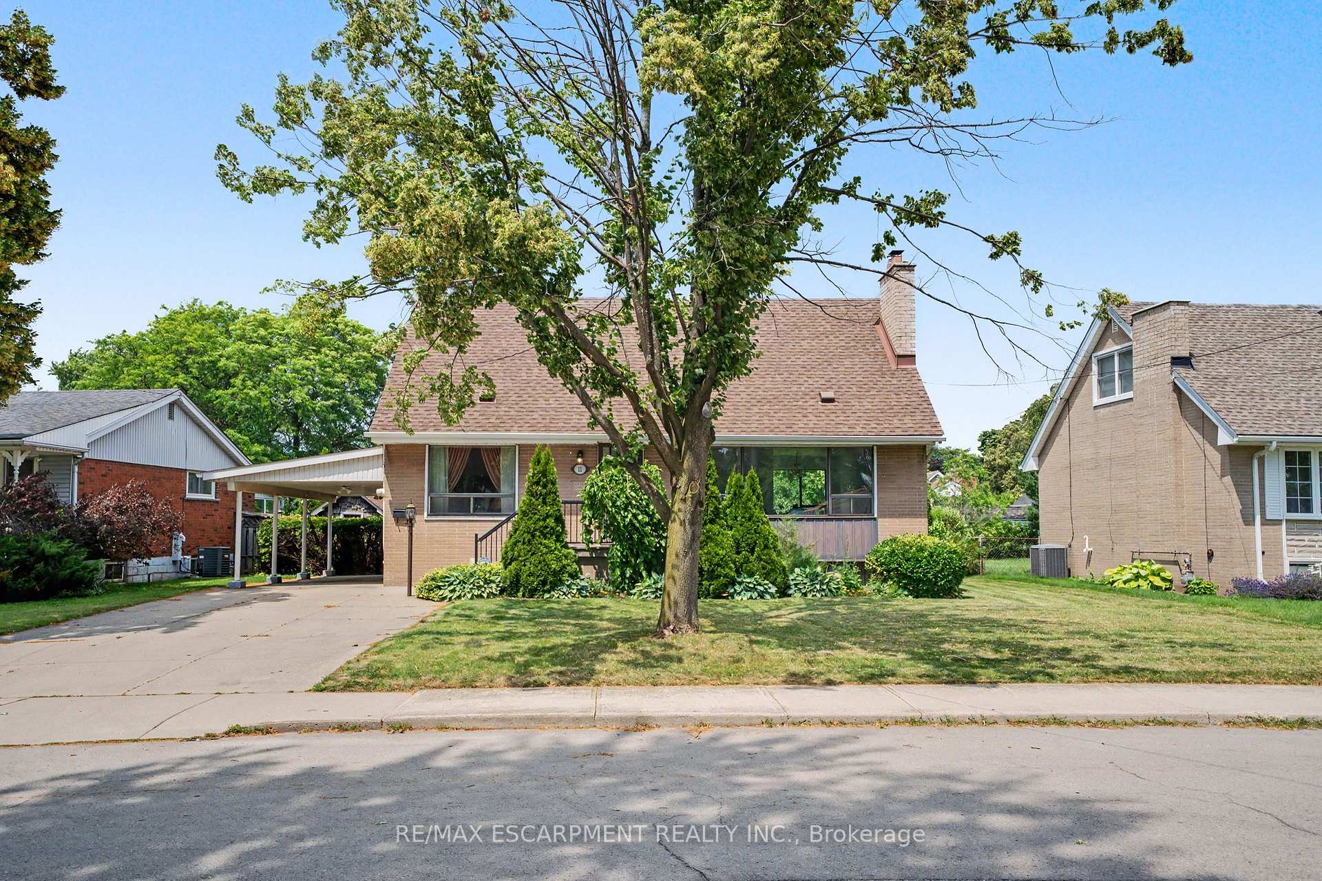 Photo 1 of 11 Marshall Avenue, Hamilton, Huntington — HOMEH
