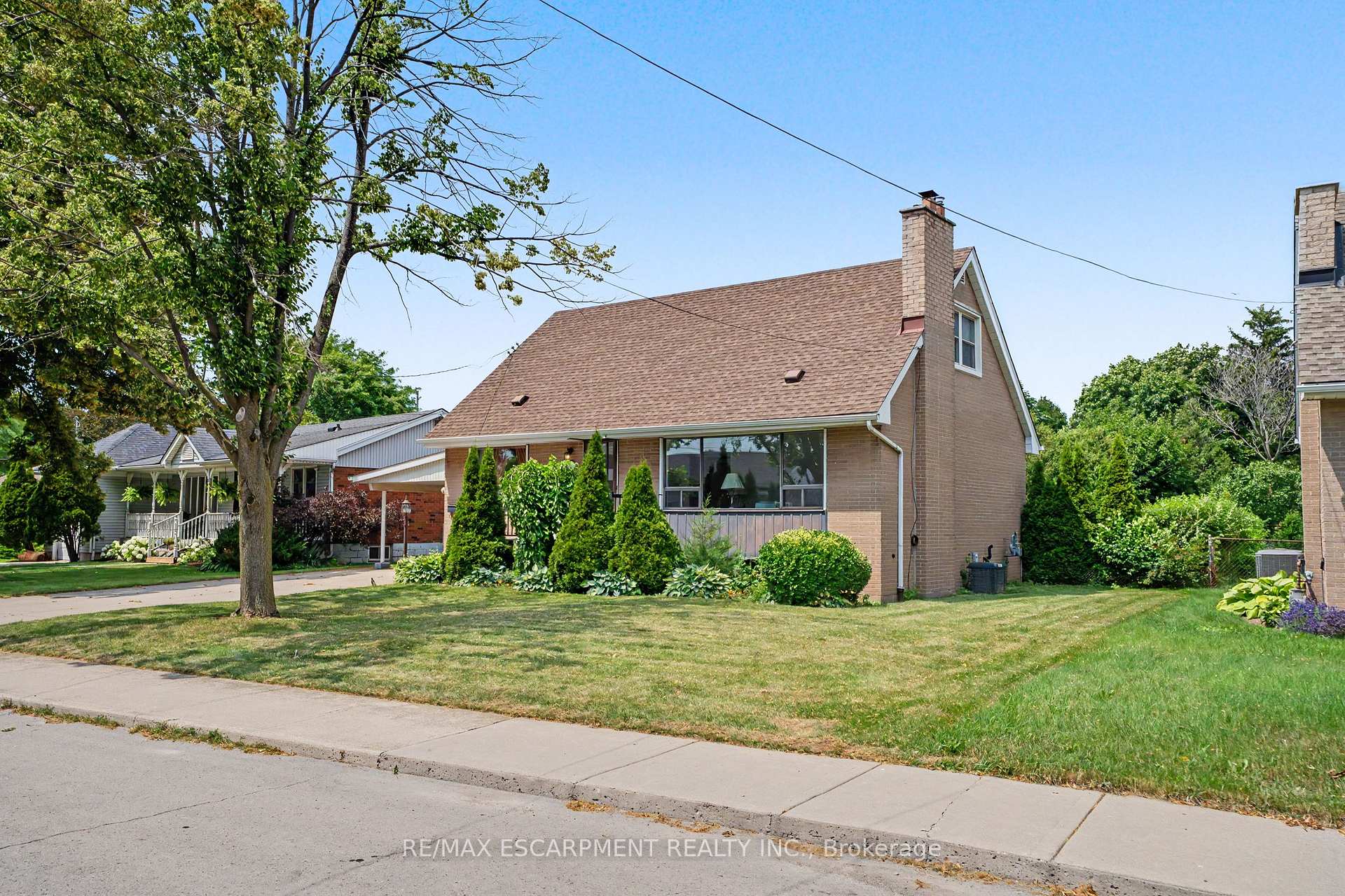 Photo 2 of 11 Marshall Avenue, Hamilton, Huntington — HOMEH