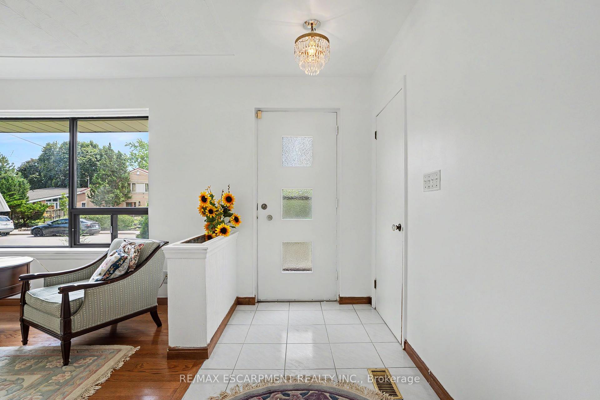 Photo 4 of 11 Marshall Avenue, Hamilton, Huntington — HOMEH