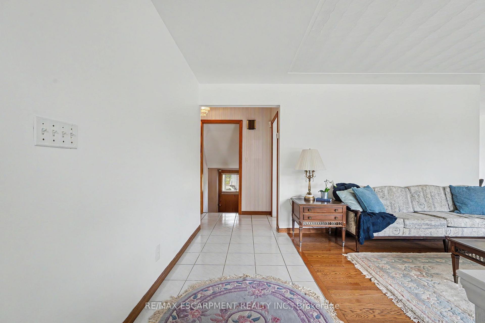 Photo 5 of 11 Marshall Avenue, Hamilton, Huntington — HOMEH