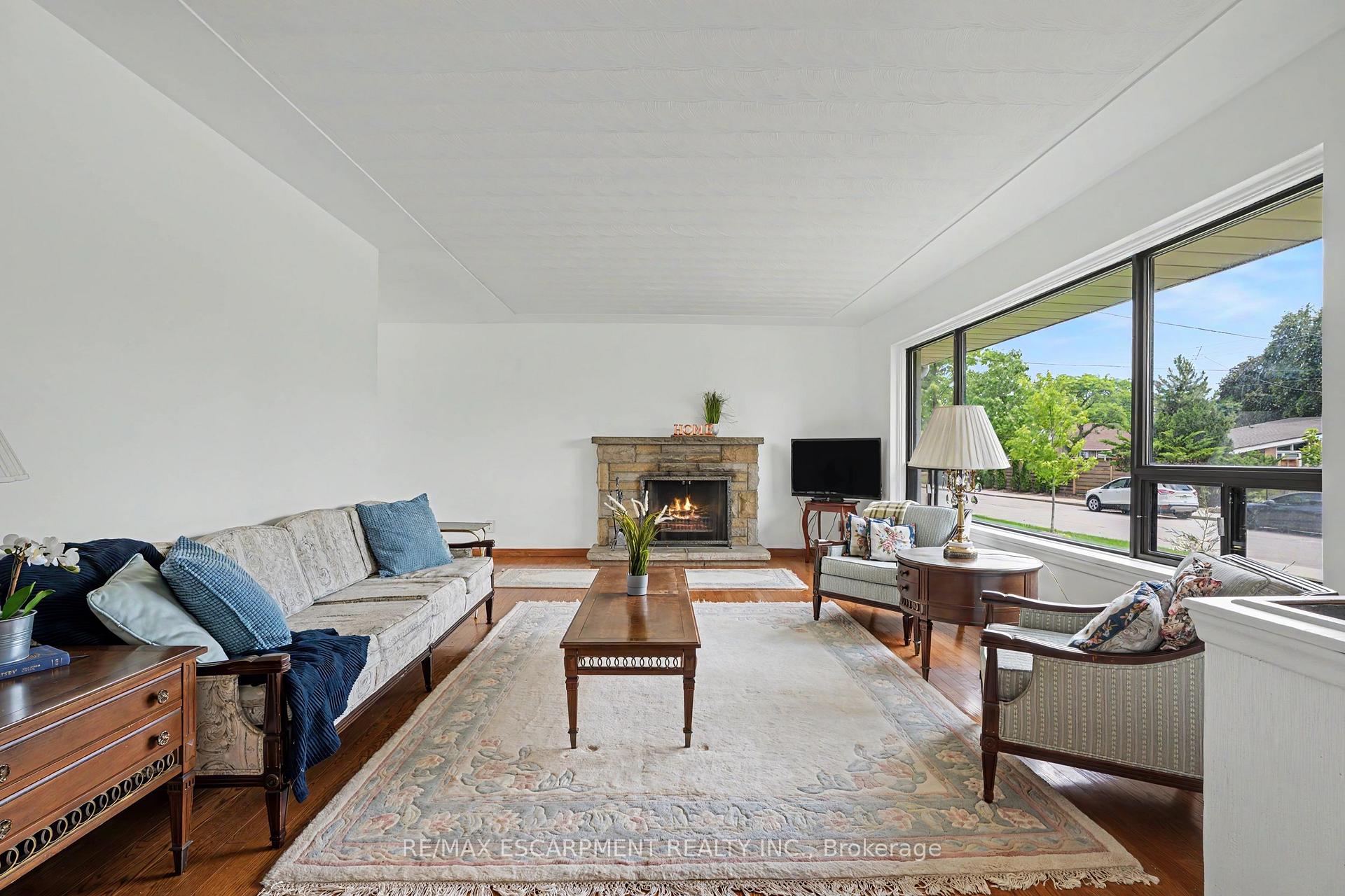 Photo 6 of 11 Marshall Avenue, Hamilton, Huntington — HOMEH