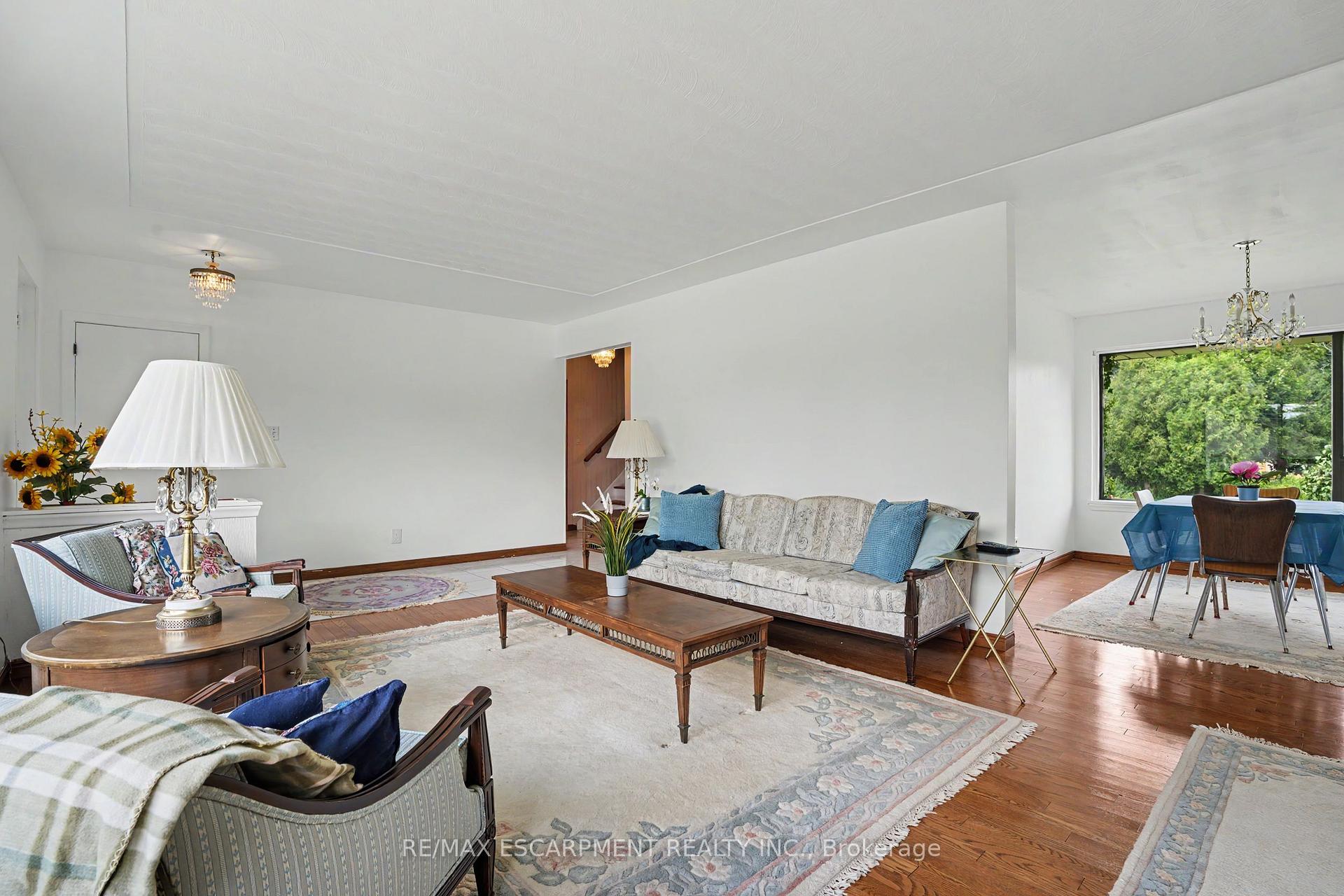 Photo 8 of 11 Marshall Avenue, Hamilton, Huntington — HOMEH