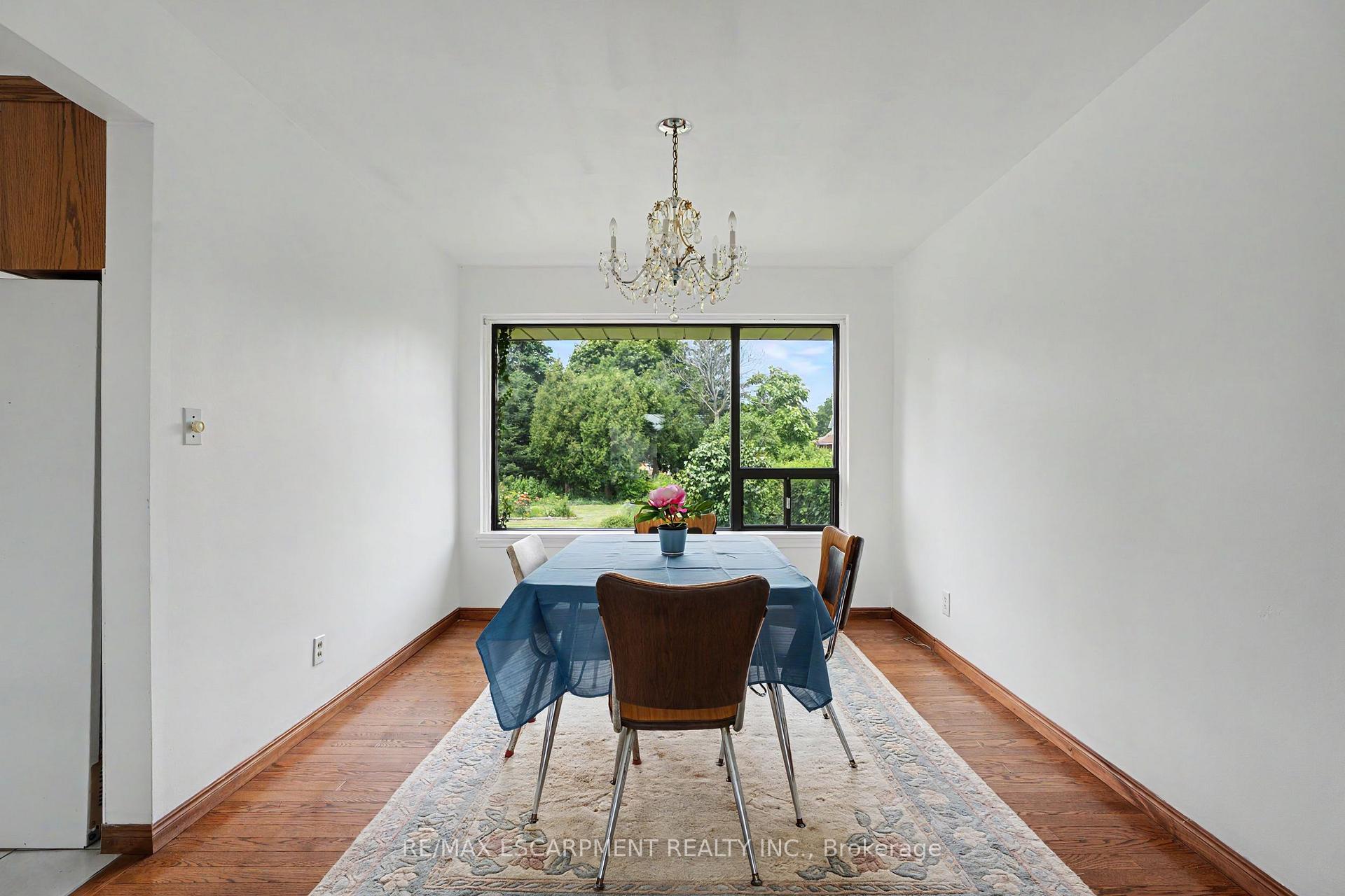Photo 9 of 11 Marshall Avenue, Hamilton, Huntington — HOMEH