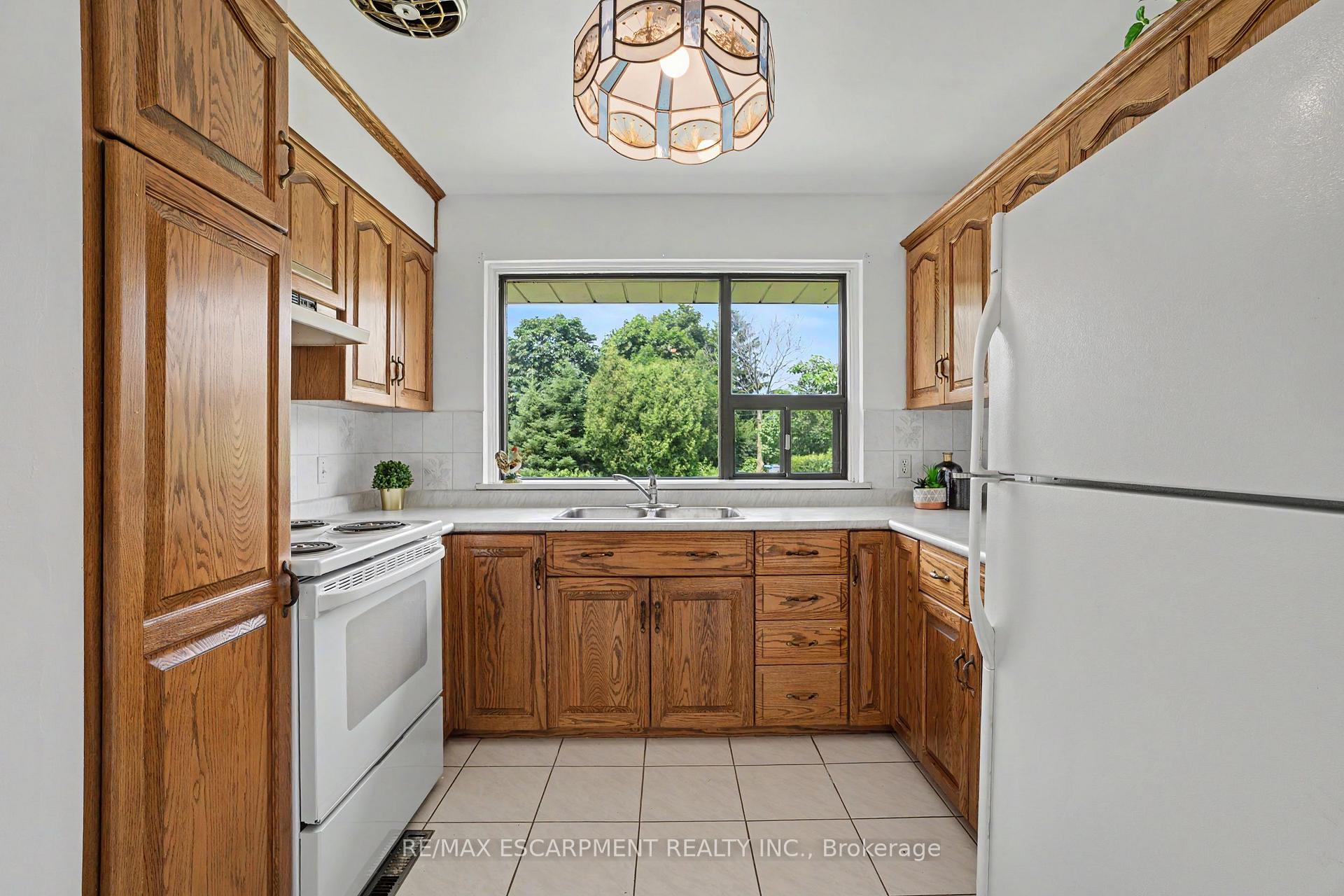 Photo 11 of 11 Marshall Avenue, Hamilton, Huntington — HOMEH