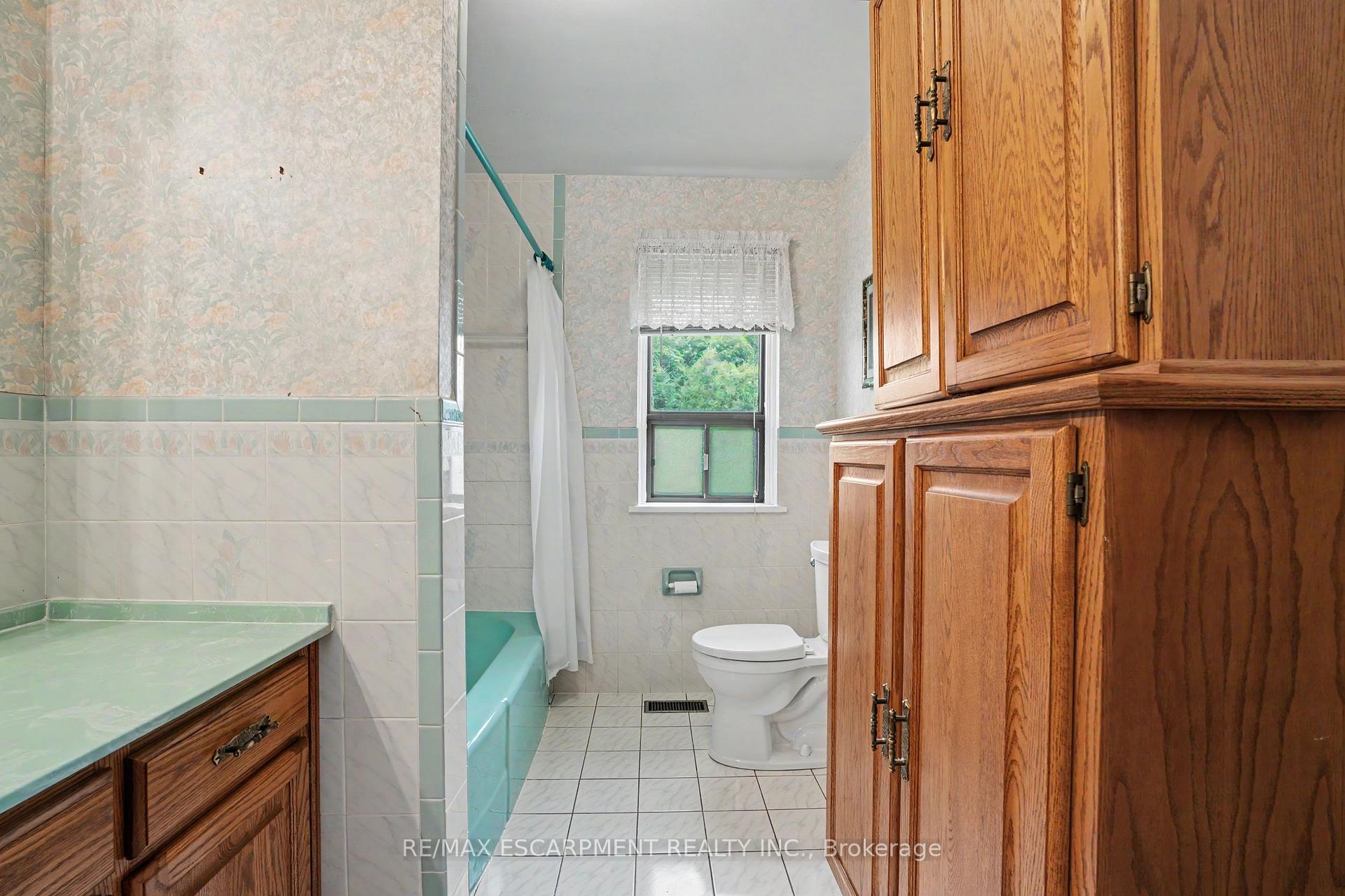Photo 16 of 11 Marshall Avenue, Hamilton, Huntington — HOMEH