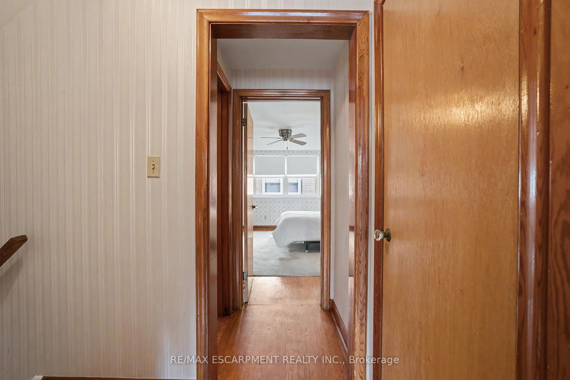 Photo 17 of 11 Marshall Avenue, Hamilton, Huntington — HOMEH