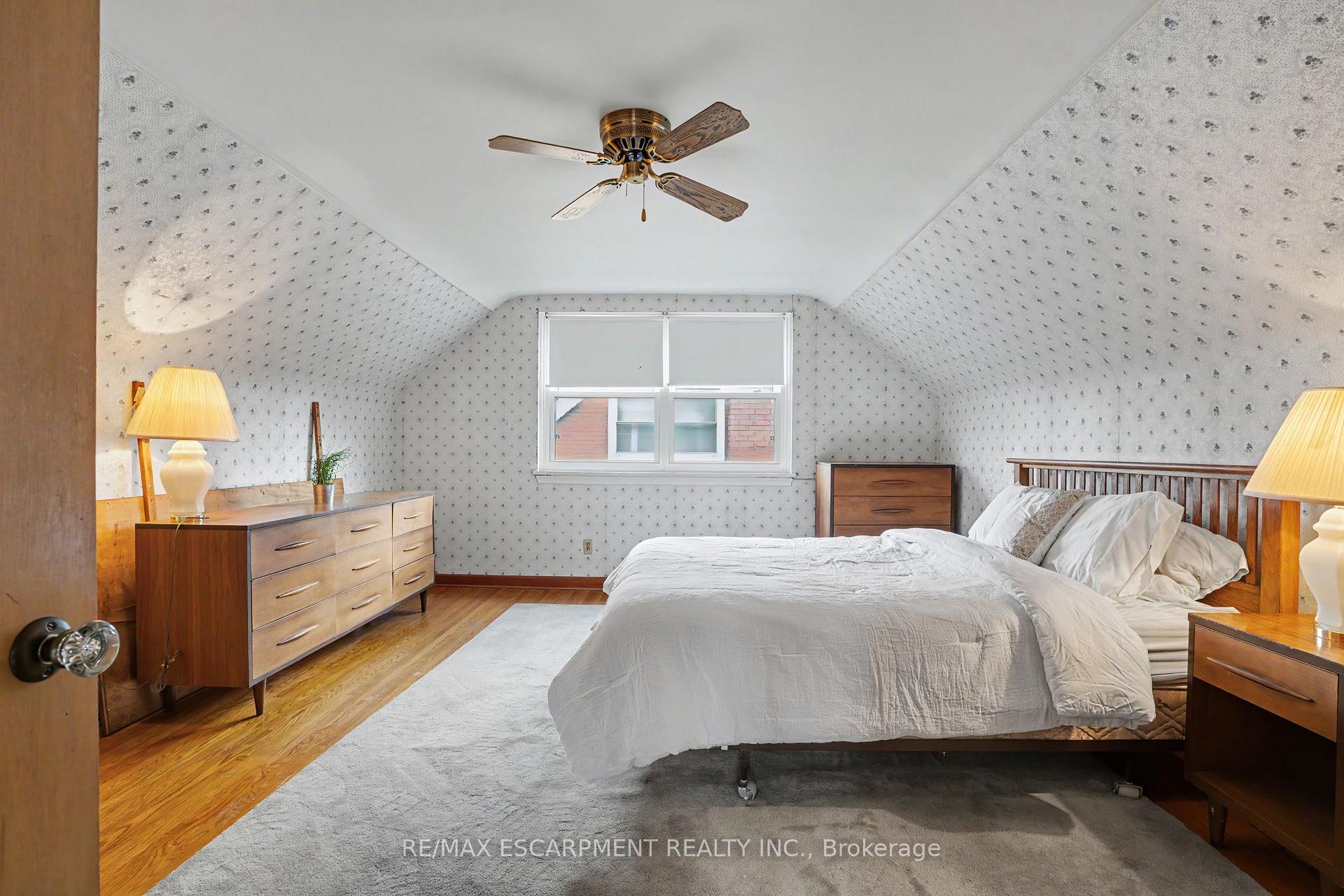 Photo 18 of 11 Marshall Avenue, Hamilton, Huntington — HOMEH