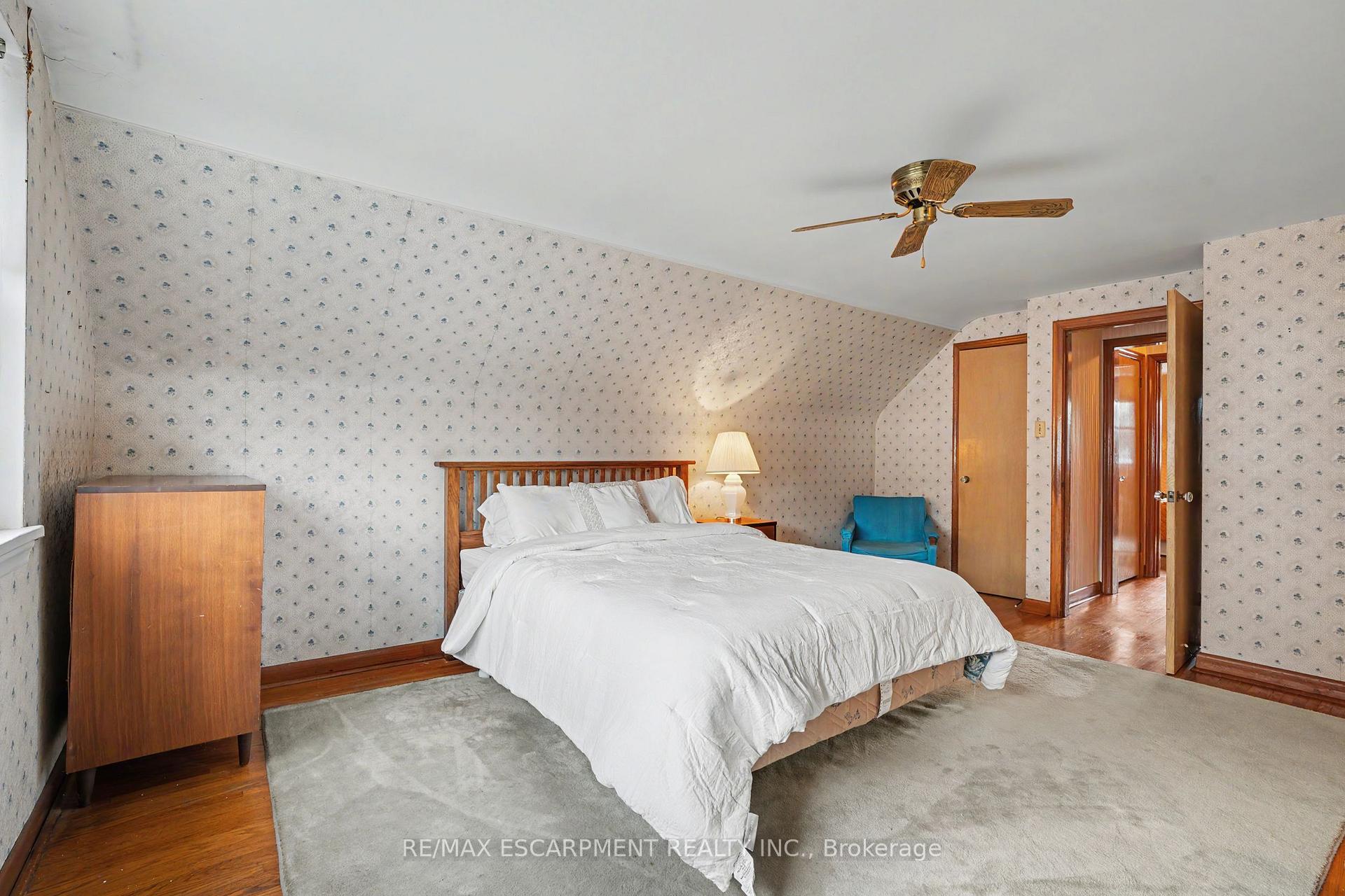 Photo 19 of 11 Marshall Avenue, Hamilton, Huntington — HOMEH