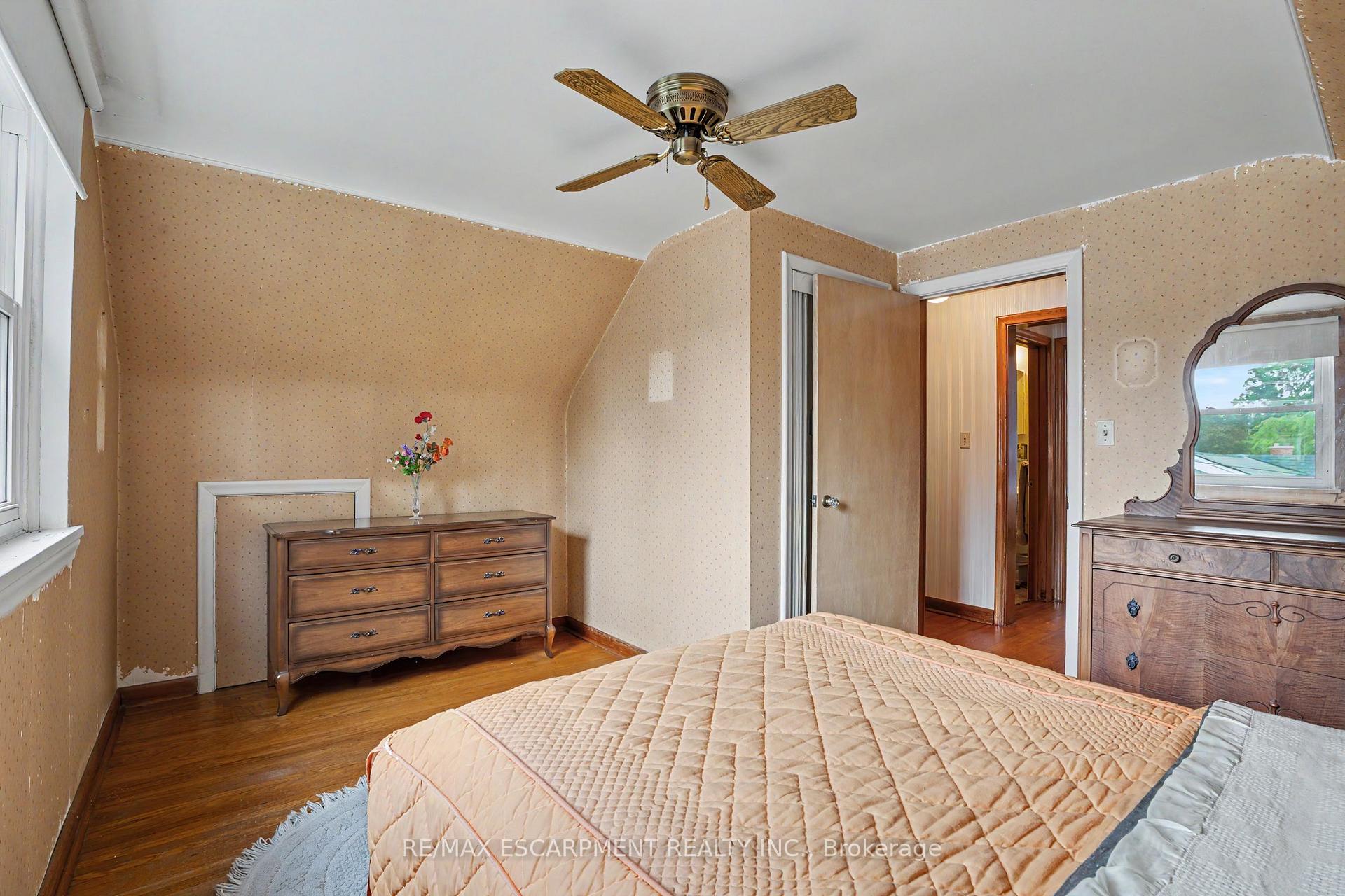 Photo 21 of 11 Marshall Avenue, Hamilton, Huntington — HOMEH