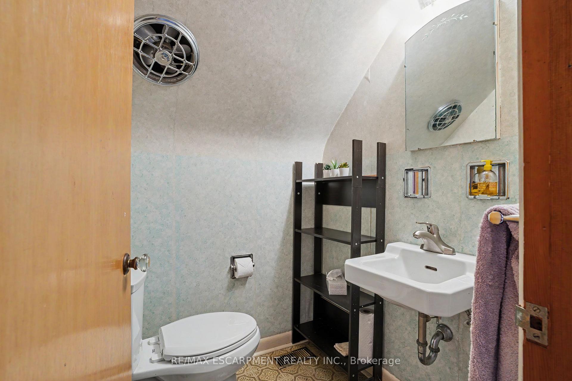 Photo 22 of 11 Marshall Avenue, Hamilton, Huntington — HOMEH