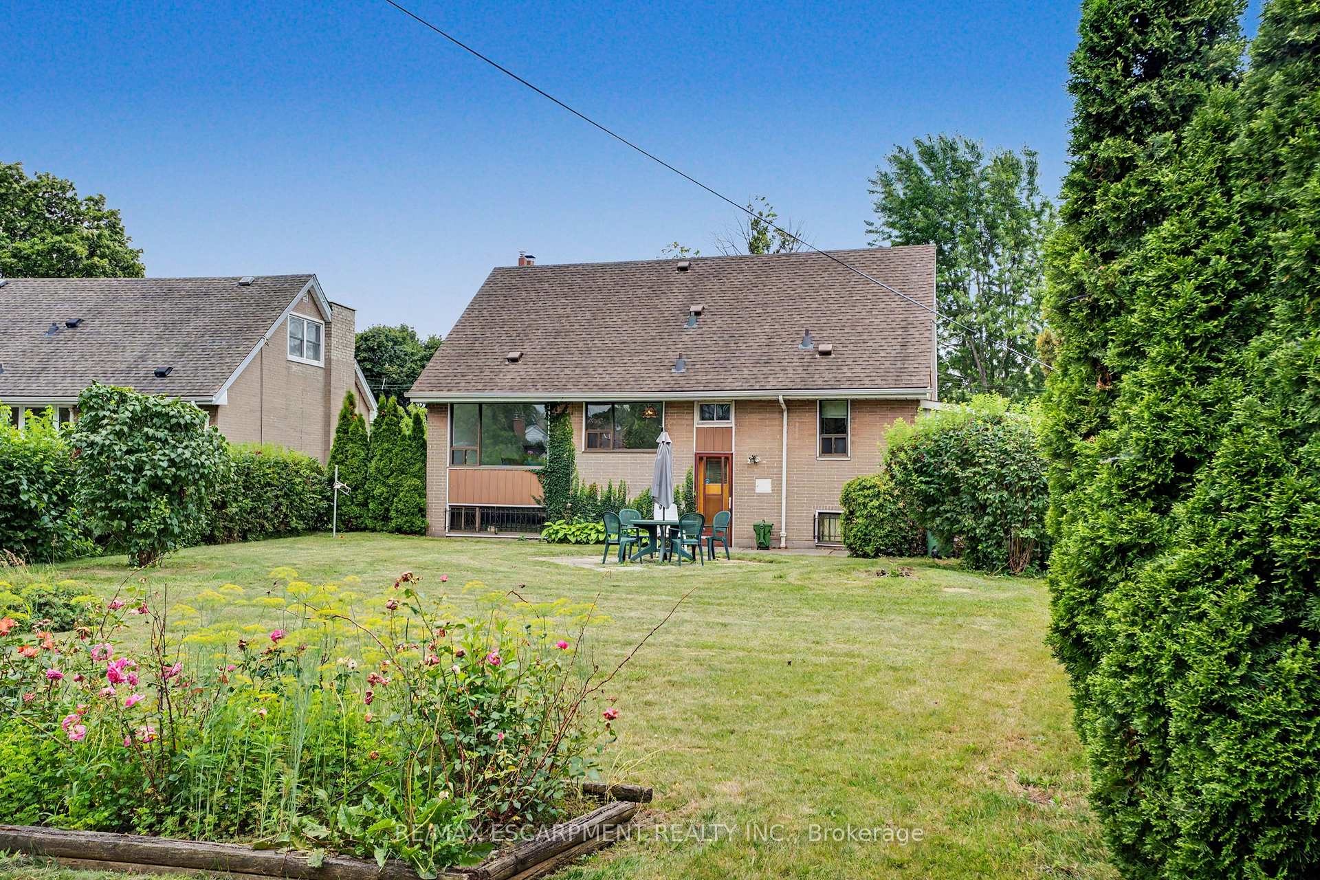 Photo 32 of 11 Marshall Avenue, Hamilton, Huntington — HOMEH
