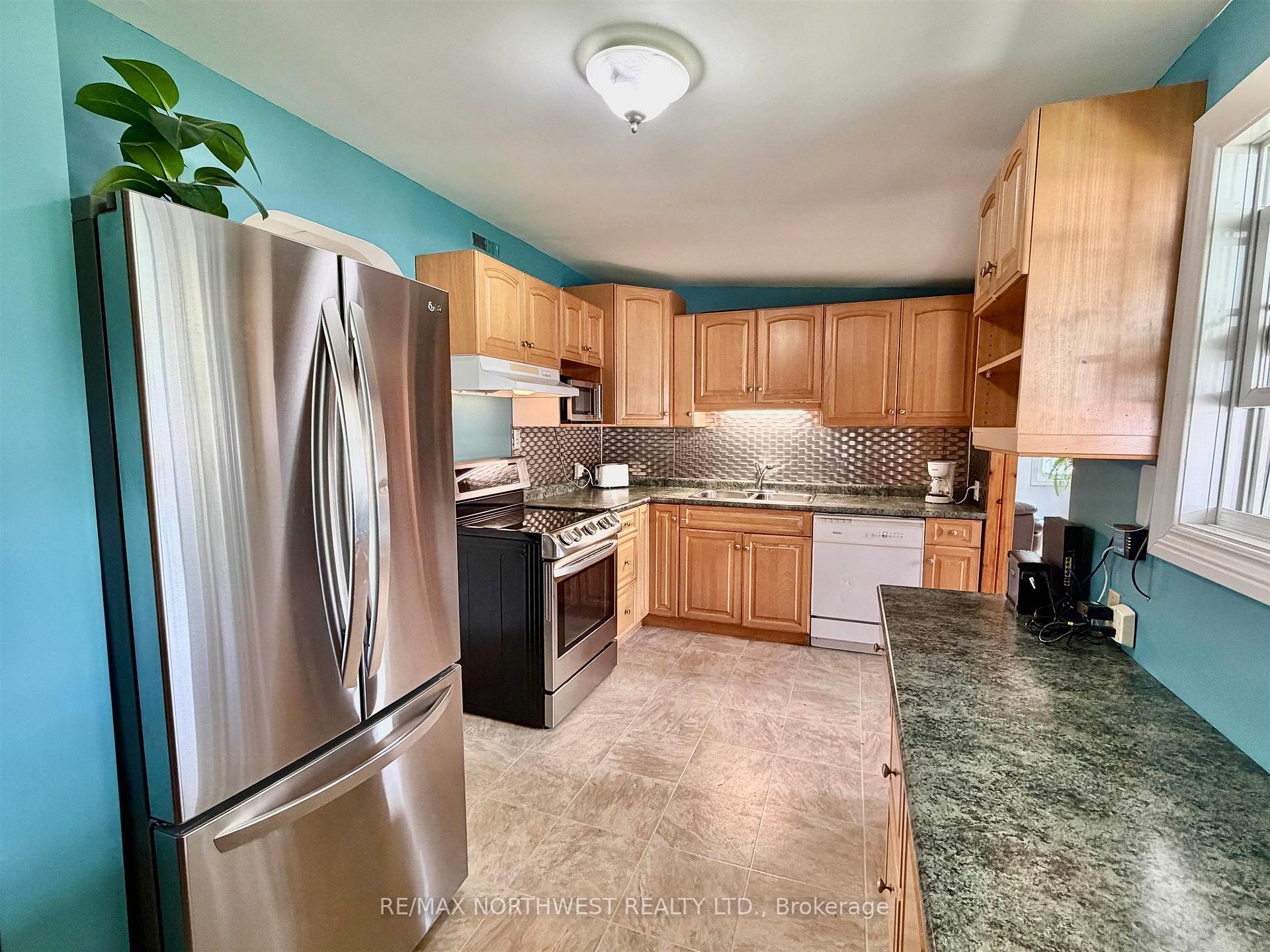 Photo 4 of 817 Second St S, Kenora, Central — HOMEH