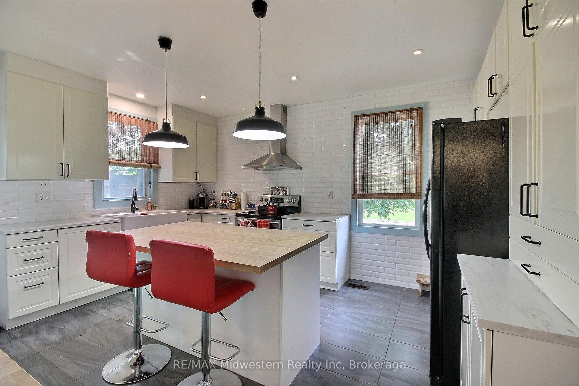 Photo 3 of 206 Union Street E, North Perth, Listowel — HOMEH