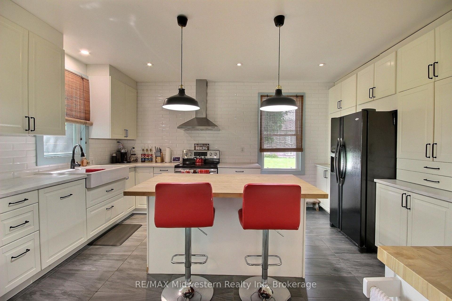 Photo 4 of 206 Union Street E, North Perth, Listowel — HOMEH