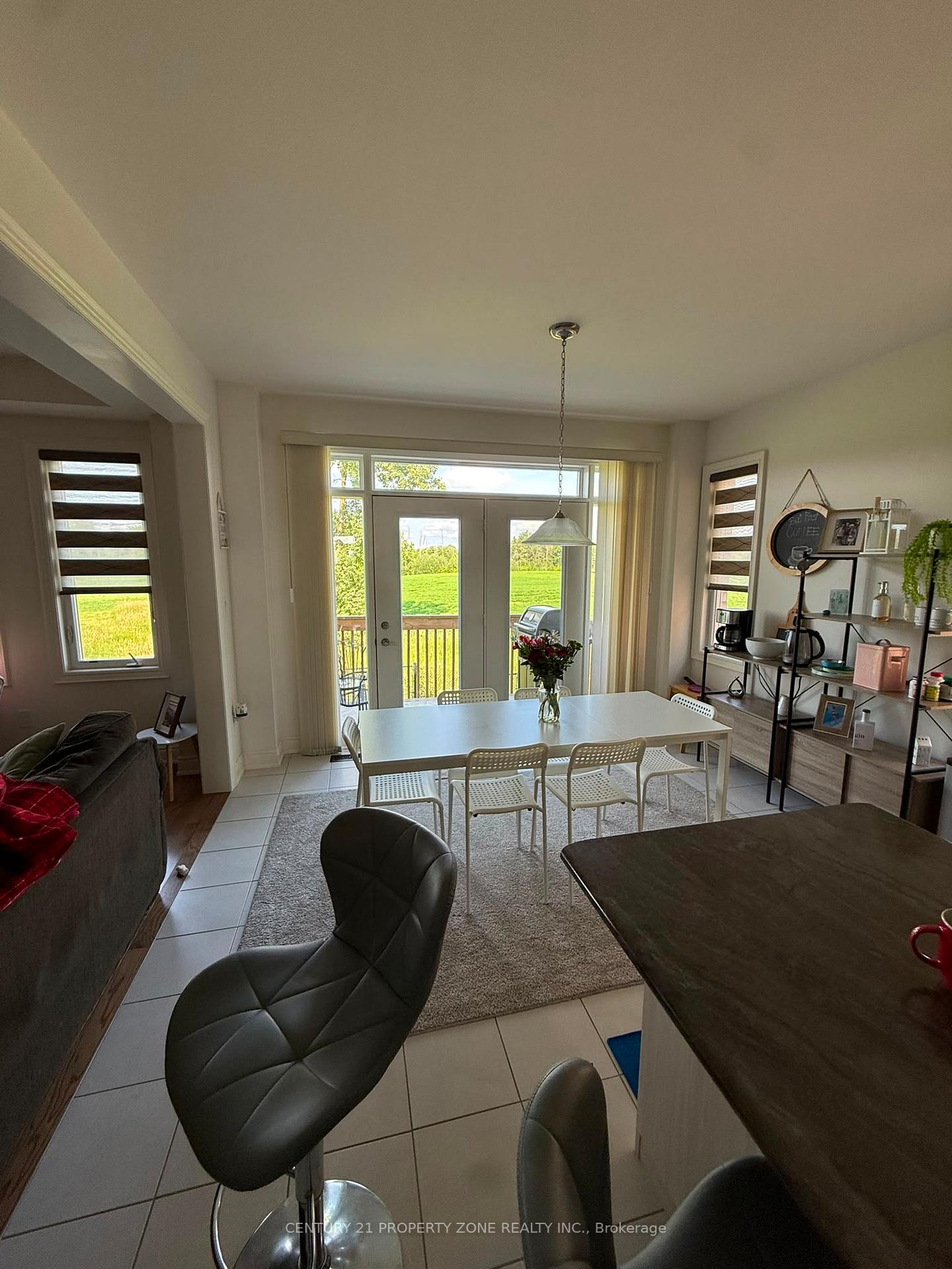 Photo 2 of 128 Bloomfield Crescent E, Cambridge, Little's Corners — HOMEH
