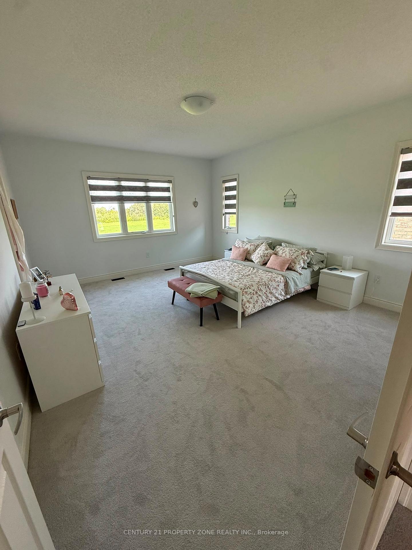 Photo 10 of 128 Bloomfield Crescent E, Cambridge, Little's Corners — HOMEH