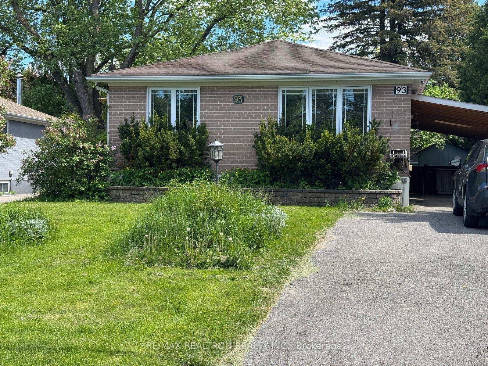 Photo 1 of Unit Main Floor, 93 Aurora Heights Drive, Aurora, Aurora Heights — HOMEH