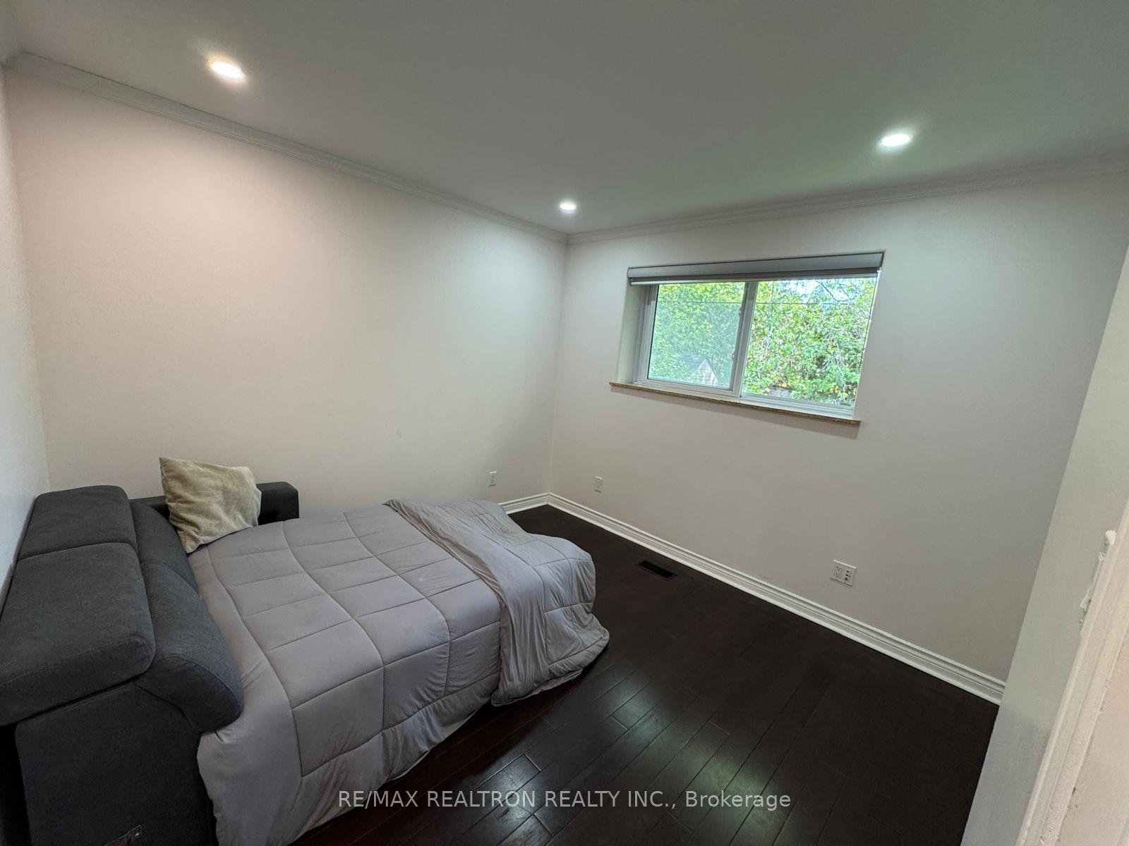 Photo 8 of Unit Main Floor, 93 Aurora Heights Drive, Aurora, Aurora Heights — HOMEH