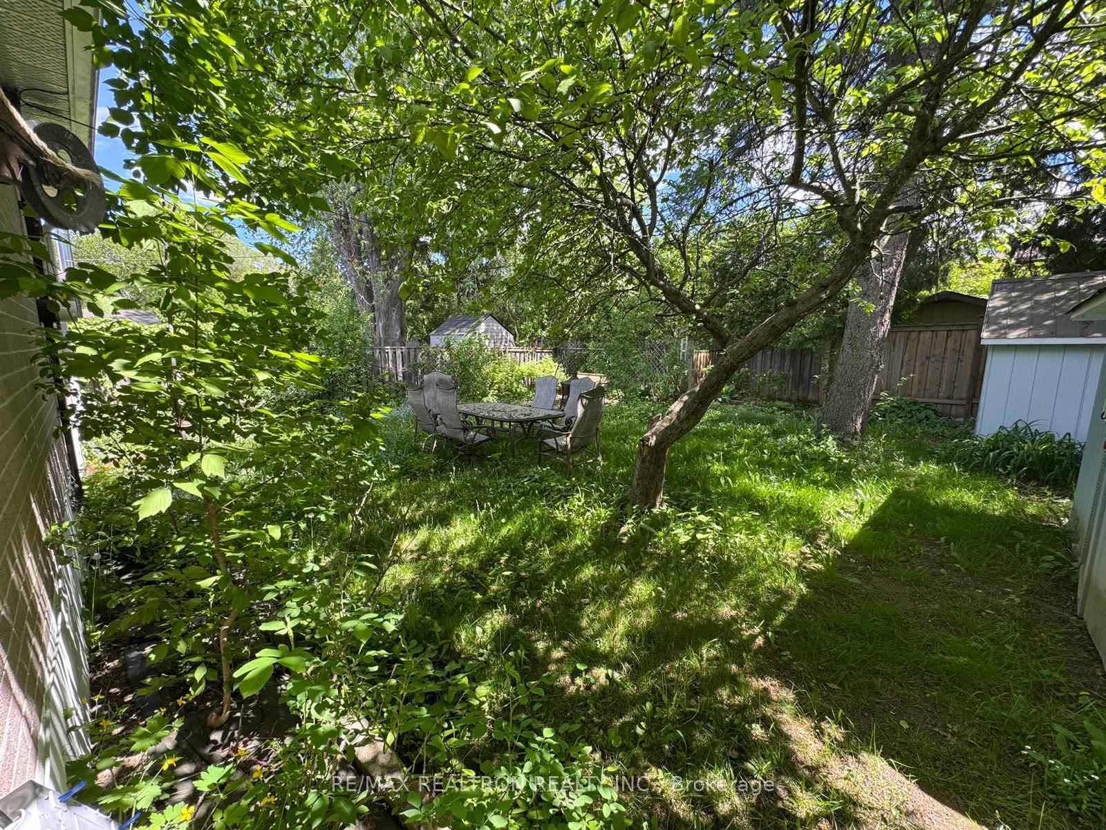 Photo 12 of Unit Main Floor, 93 Aurora Heights Drive, Aurora, Aurora Heights — HOMEH