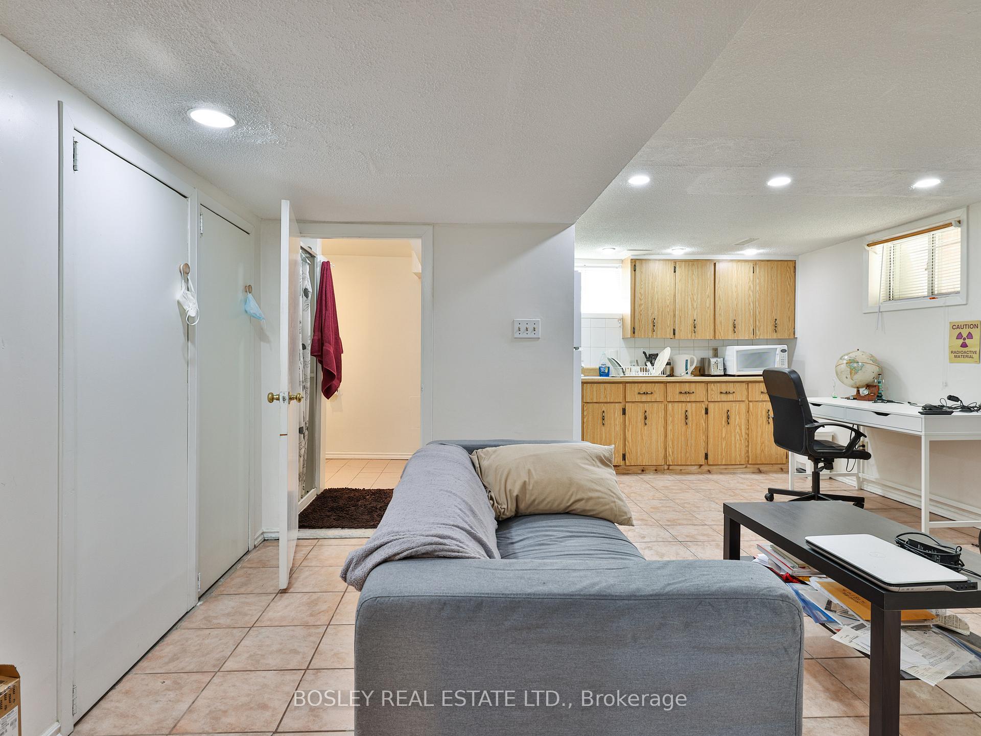 Photo 2 of Unit Lower, 283 Davisville Avenue, Toronto, Mount Pleasant East — HOMEH