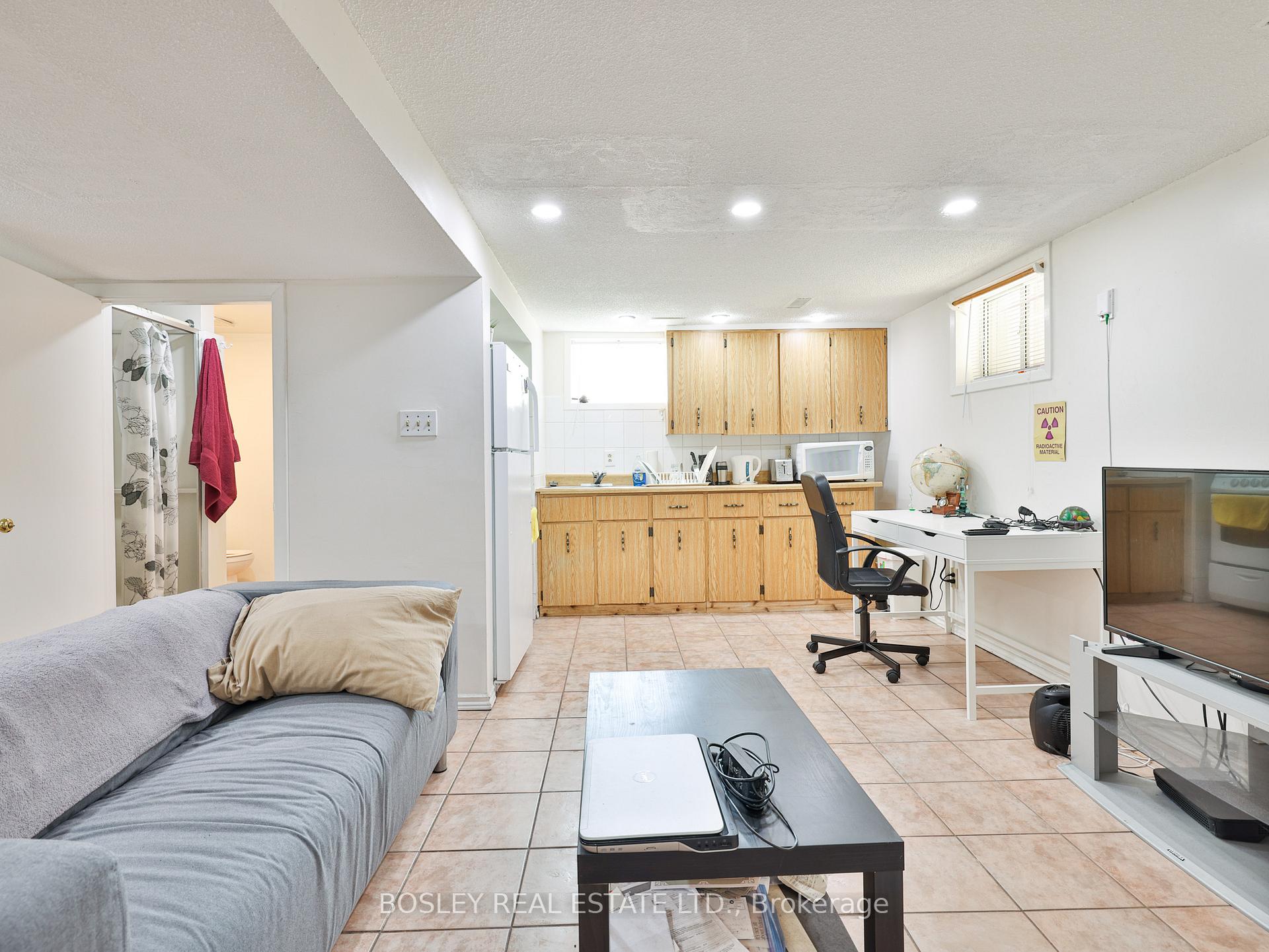 Photo 4 of Unit Lower, 283 Davisville Avenue, Toronto, Mount Pleasant East — HOMEH