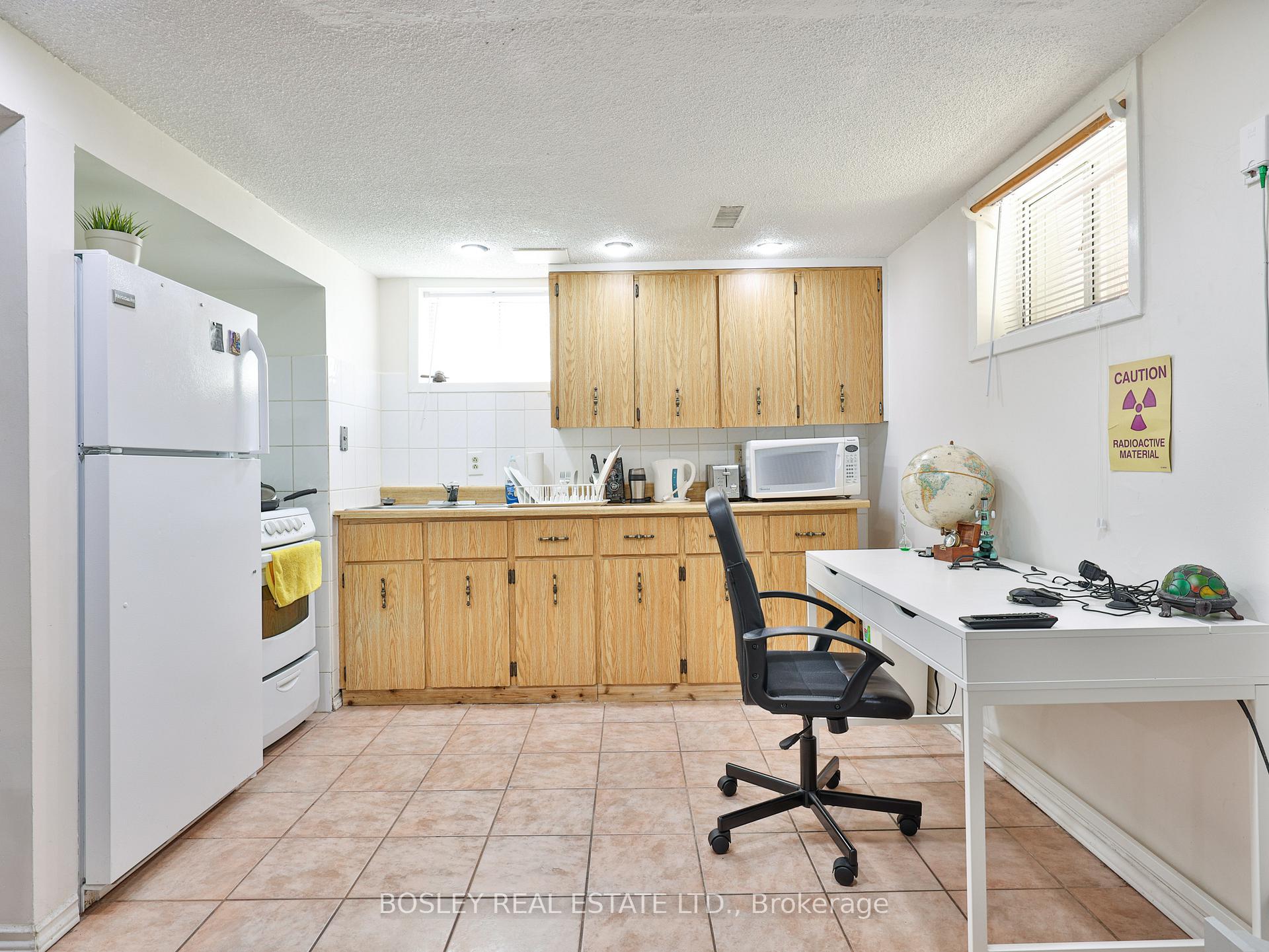 Photo 5 of Unit Lower, 283 Davisville Avenue, Toronto, Mount Pleasant East — HOMEH