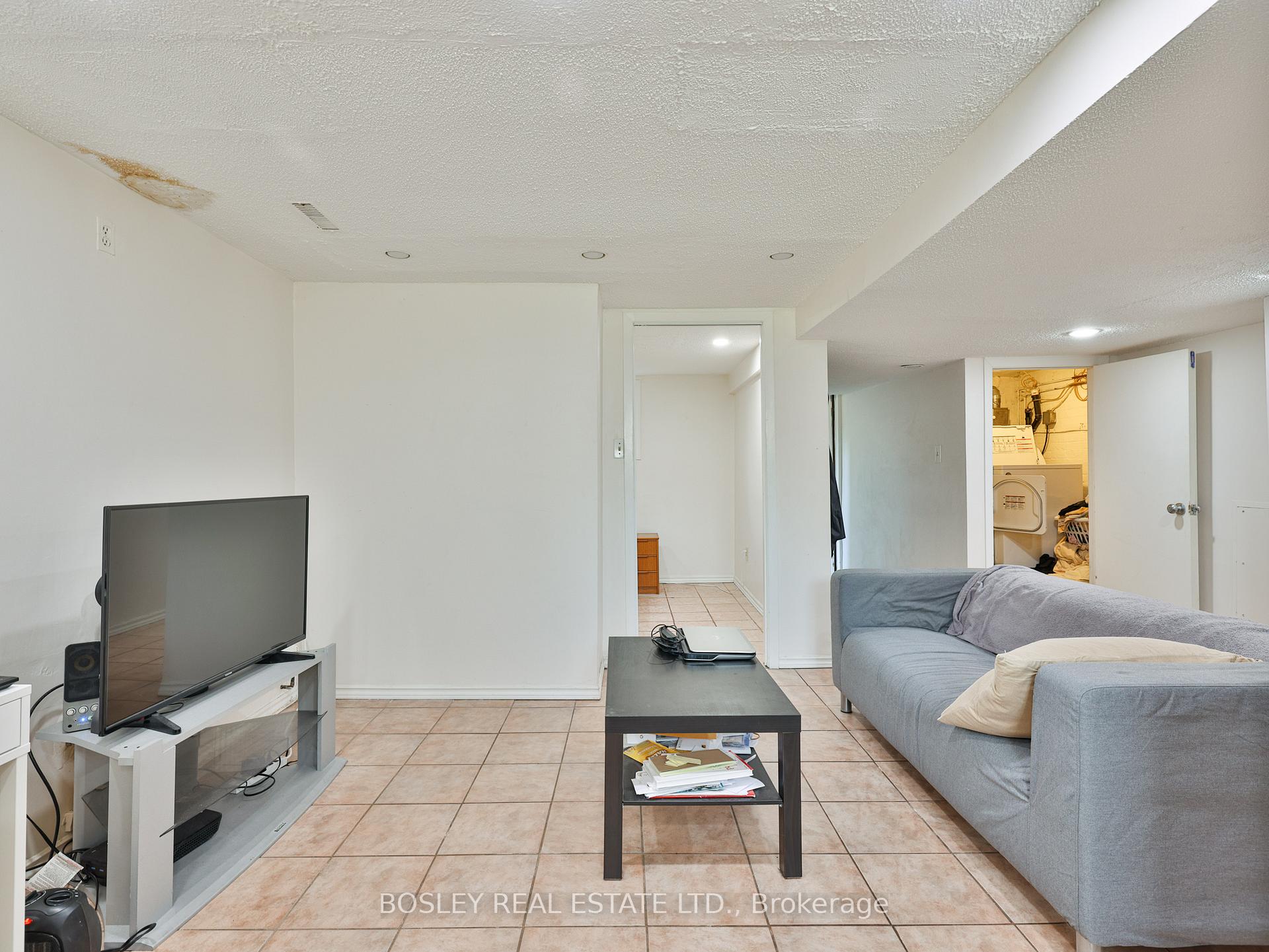 Photo 7 of Unit Lower, 283 Davisville Avenue, Toronto, Mount Pleasant East — HOMEH