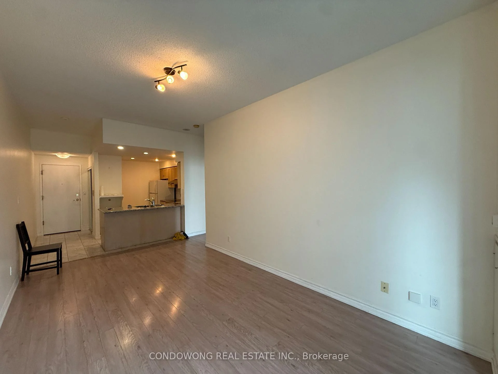 Front of Unit 1118, 168 Simcoe Street