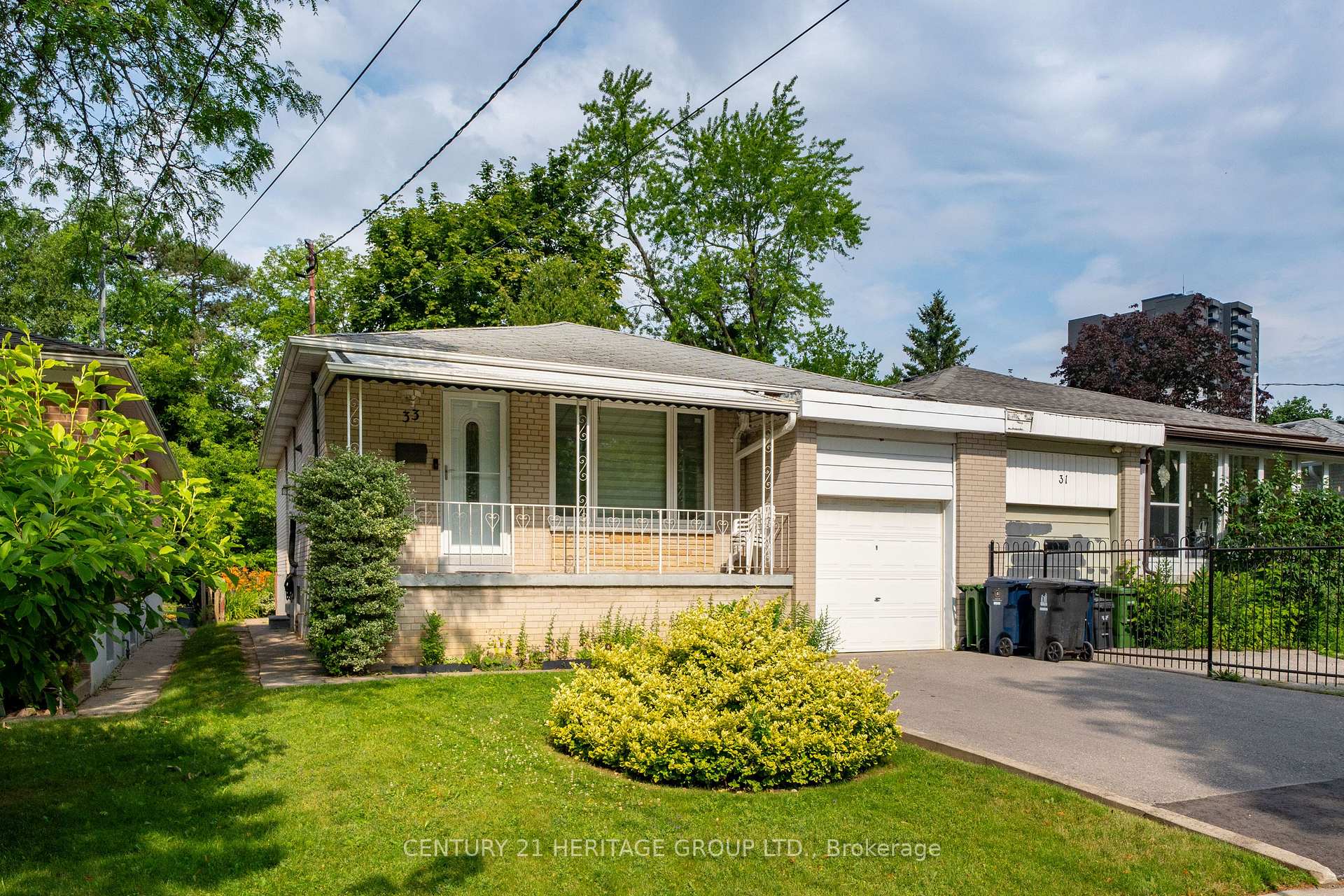 Photo 2 of 33 Elise Terrace, North York, Newtonbrook West — HOMEH