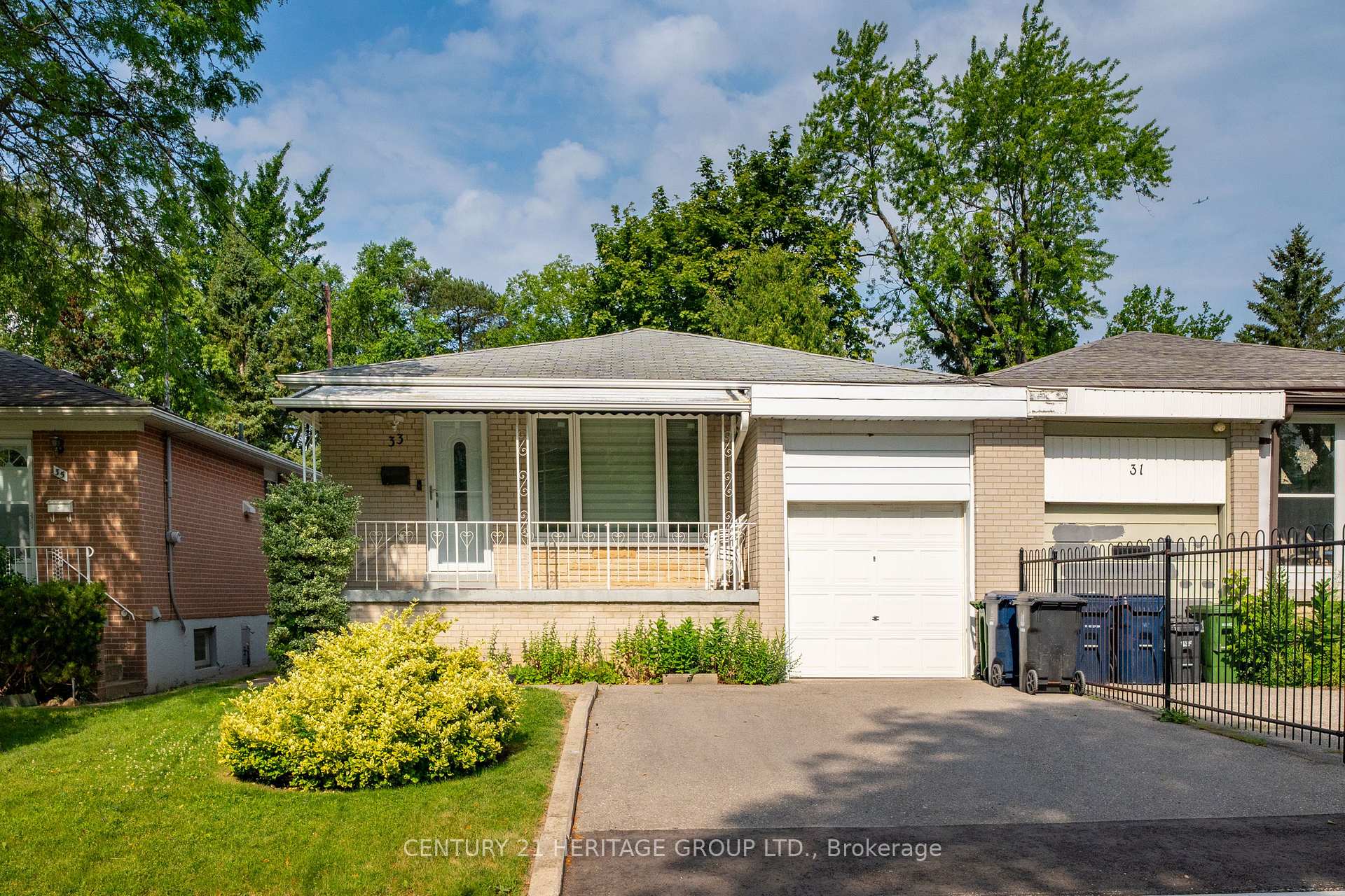 Photo 3 of 33 Elise Terrace, North York, Newtonbrook West — HOMEH