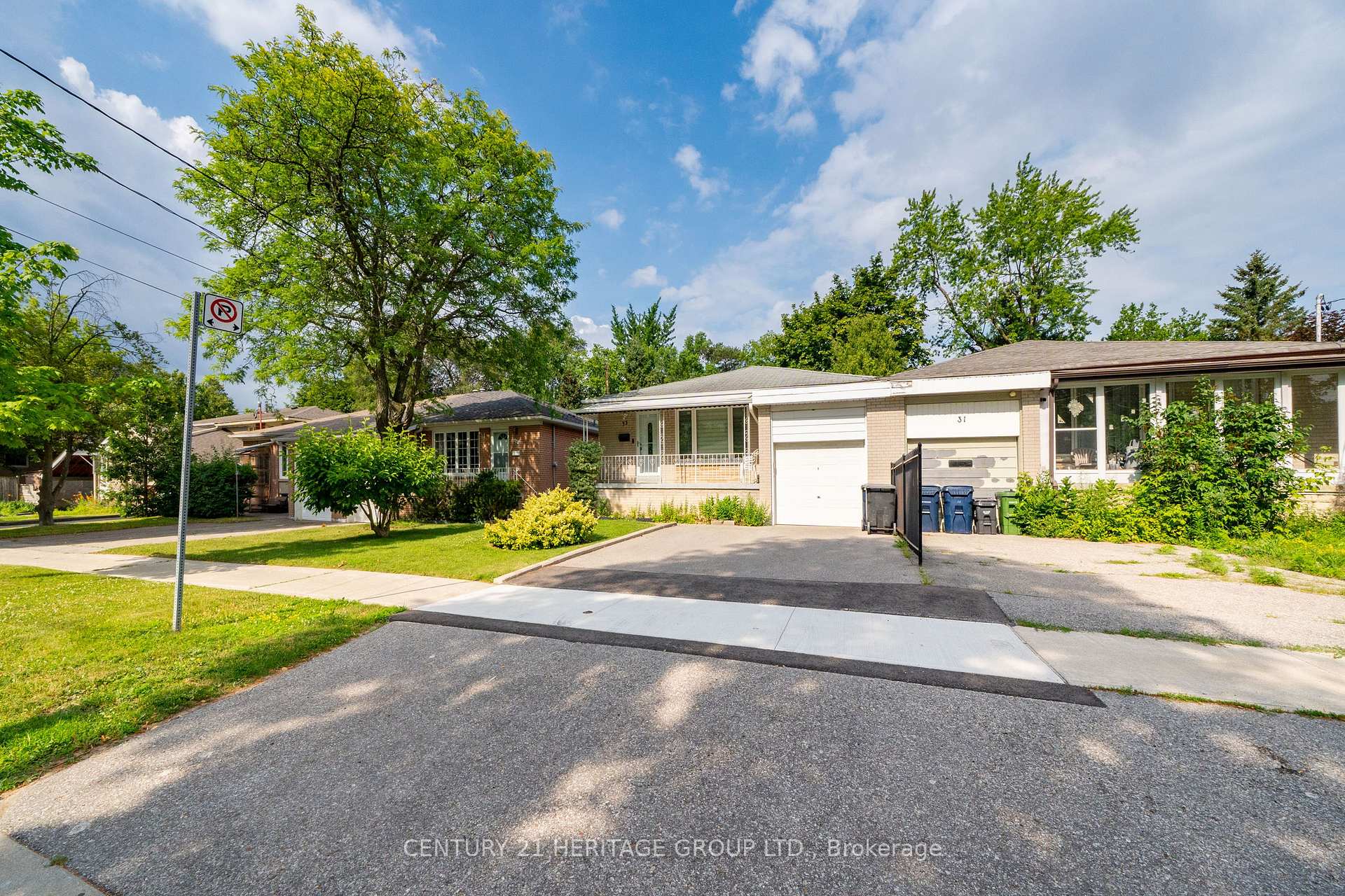 Photo 4 of 33 Elise Terrace, North York, Newtonbrook West — HOMEH