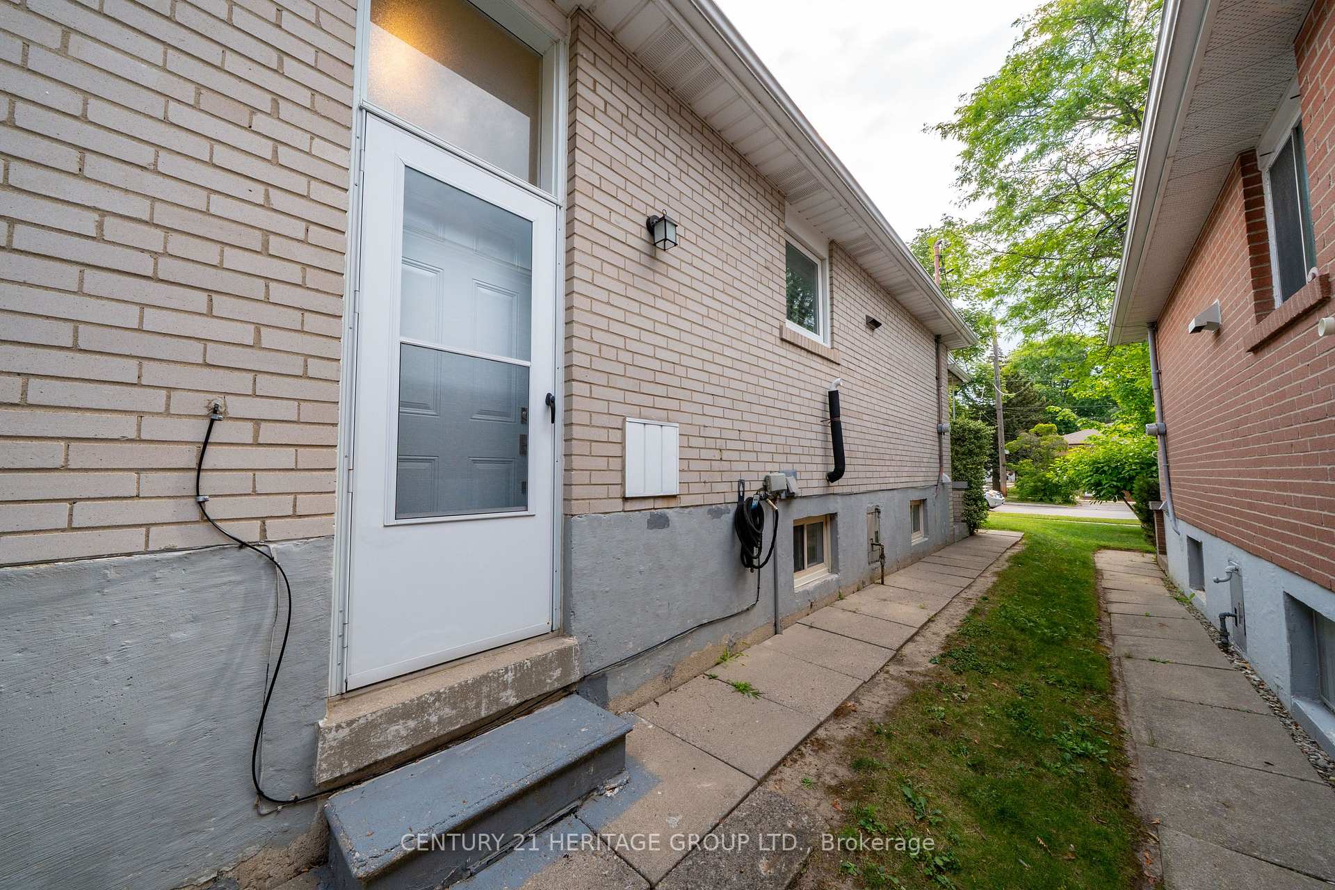 Photo 8 of 33 Elise Terrace, North York, Newtonbrook West — HOMEH