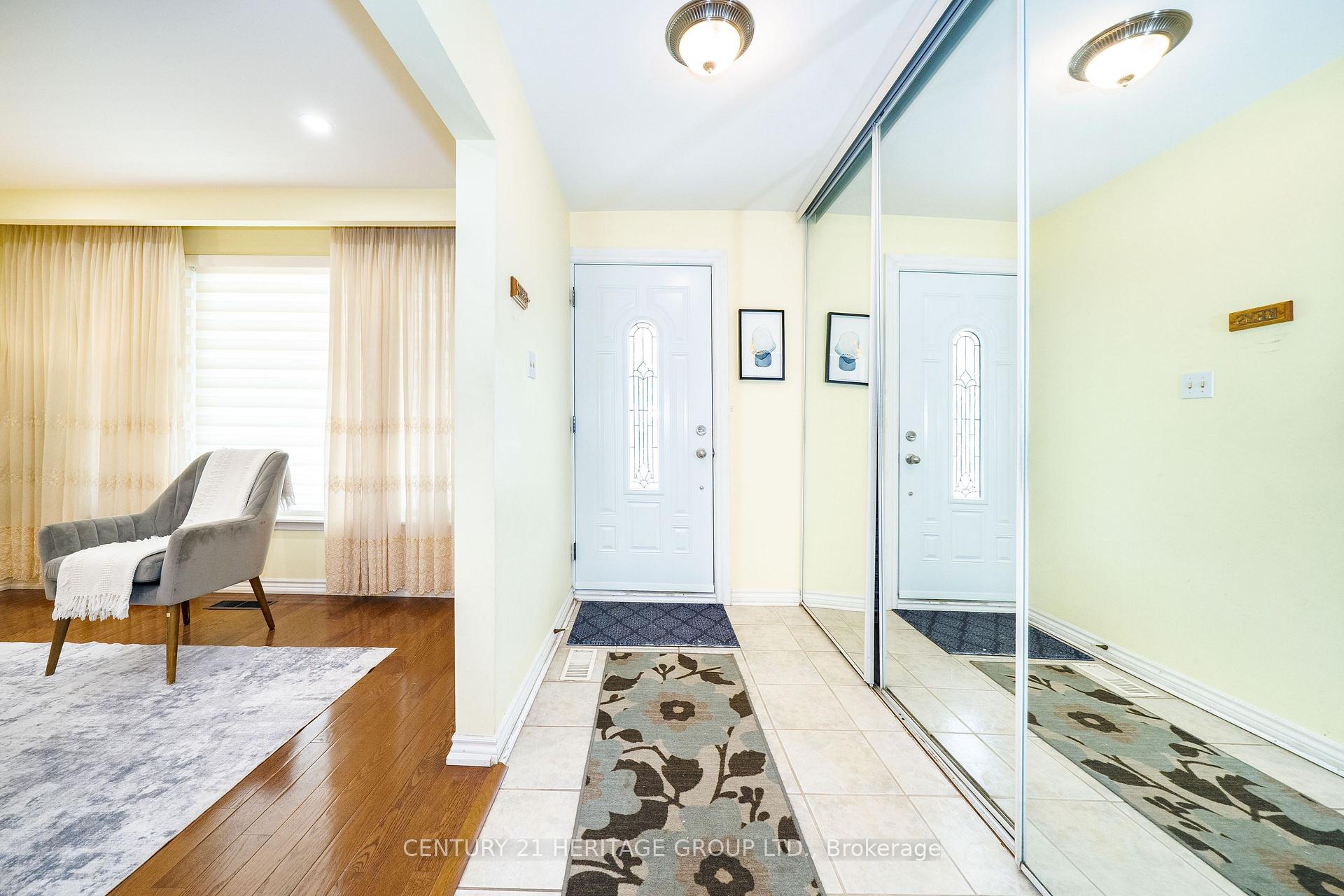Photo 9 of 33 Elise Terrace, North York, Newtonbrook West — HOMEH
