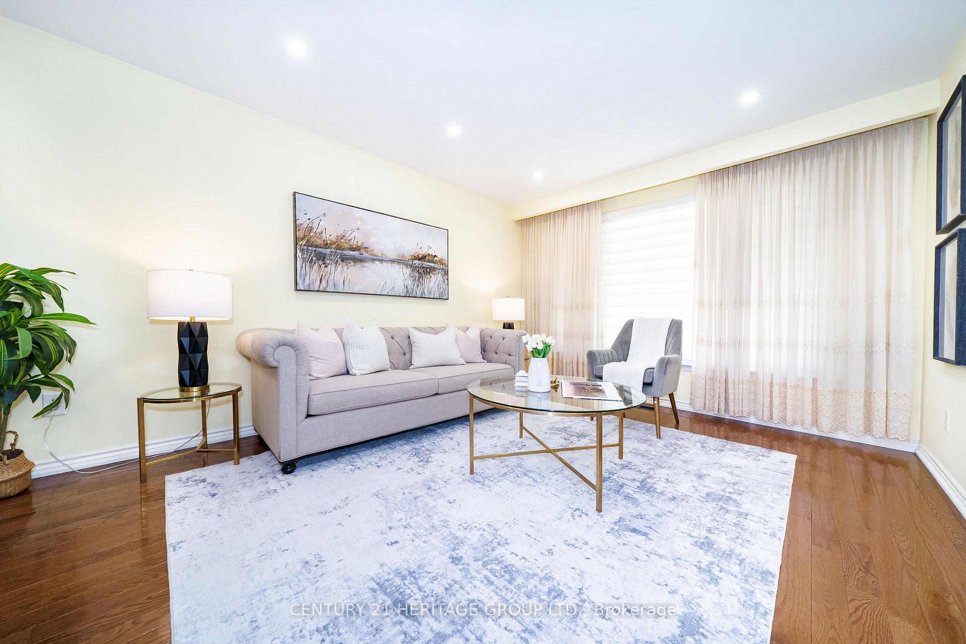 Photo 12 of 33 Elise Terrace, North York, Newtonbrook West — HOMEH