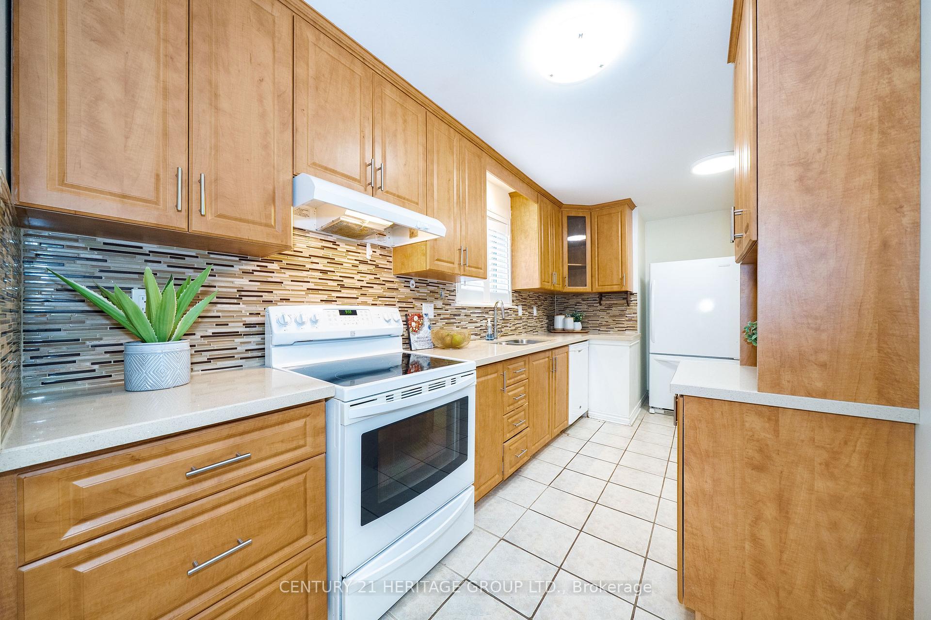 Photo 17 of 33 Elise Terrace, North York, Newtonbrook West — HOMEH