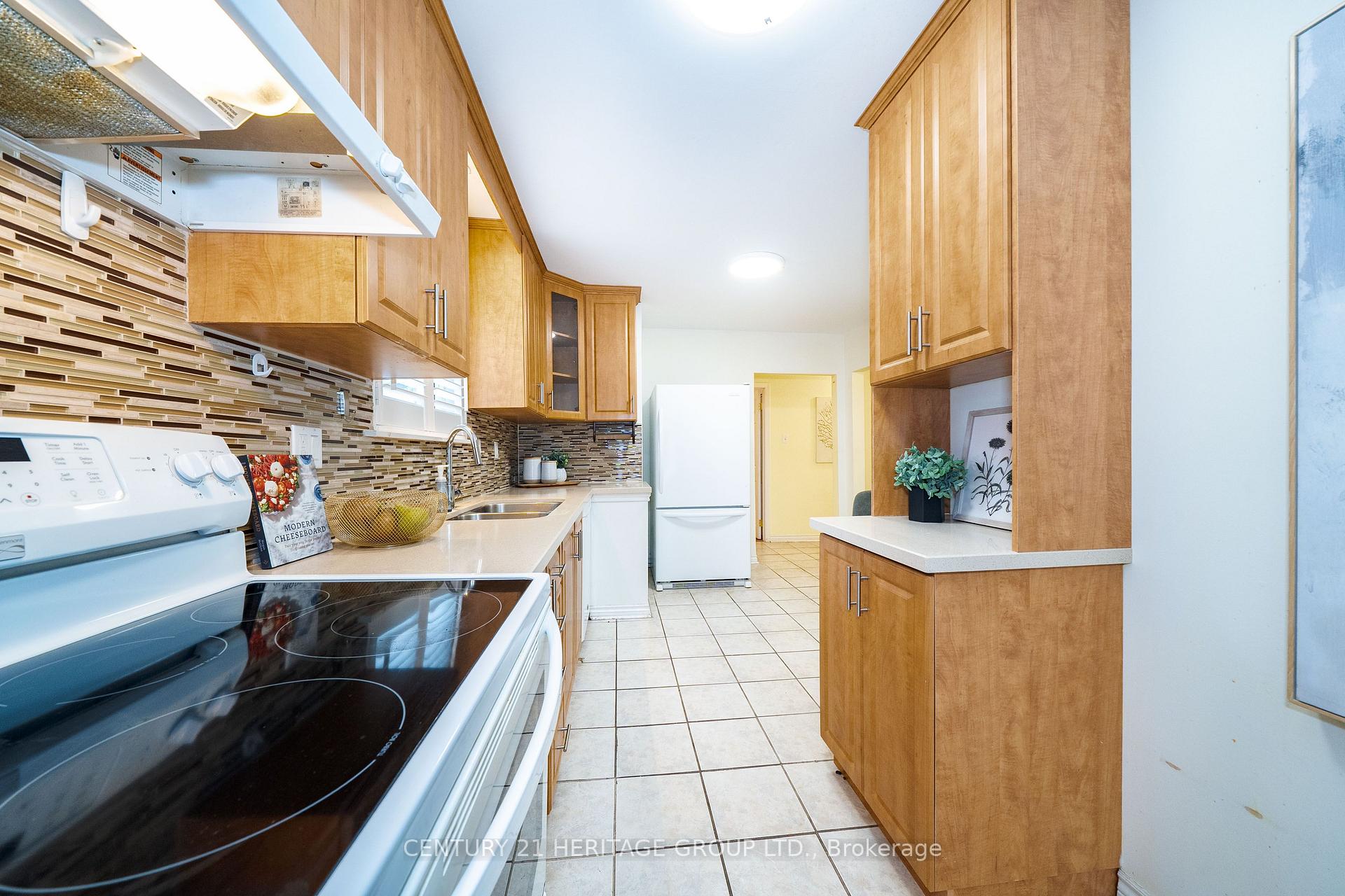 Photo 18 of 33 Elise Terrace, North York, Newtonbrook West — HOMEH