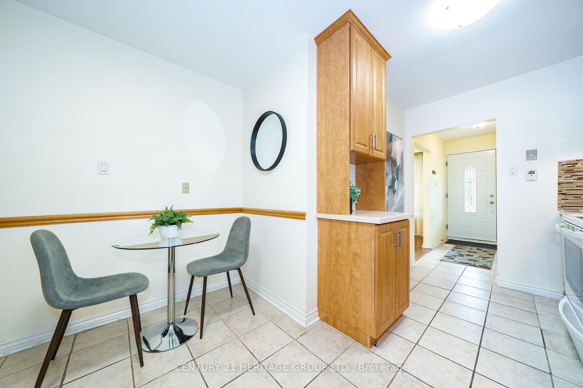 Photo 19 of 33 Elise Terrace, North York, Newtonbrook West — HOMEH