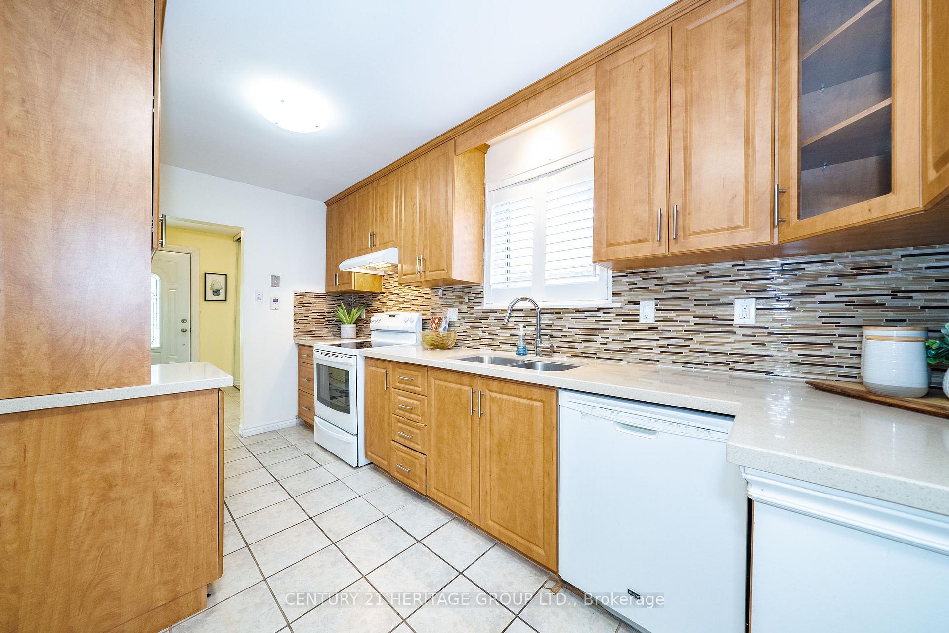 Photo 20 of 33 Elise Terrace, North York, Newtonbrook West — HOMEH