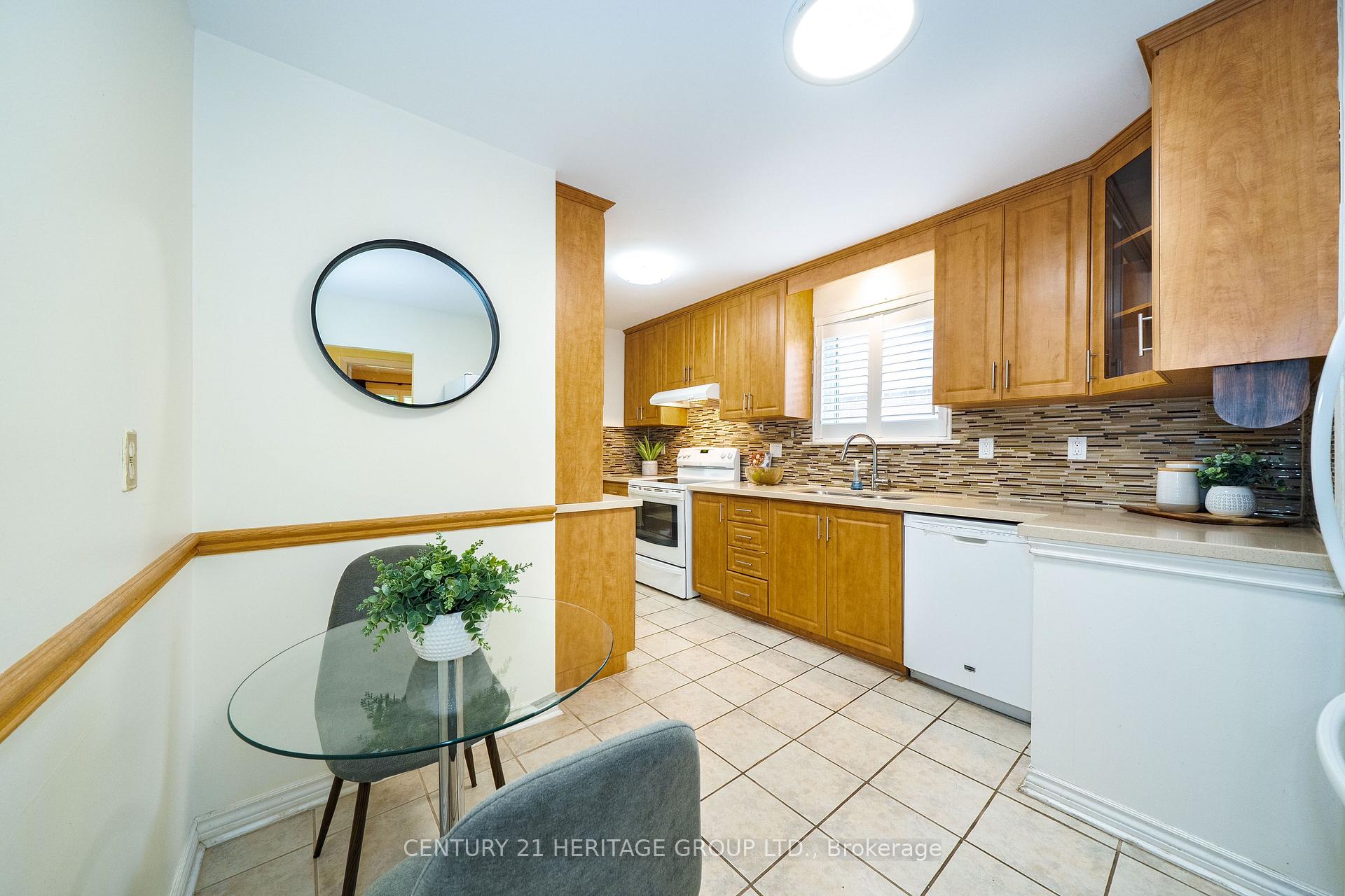 Photo 21 of 33 Elise Terrace, North York, Newtonbrook West — HOMEH