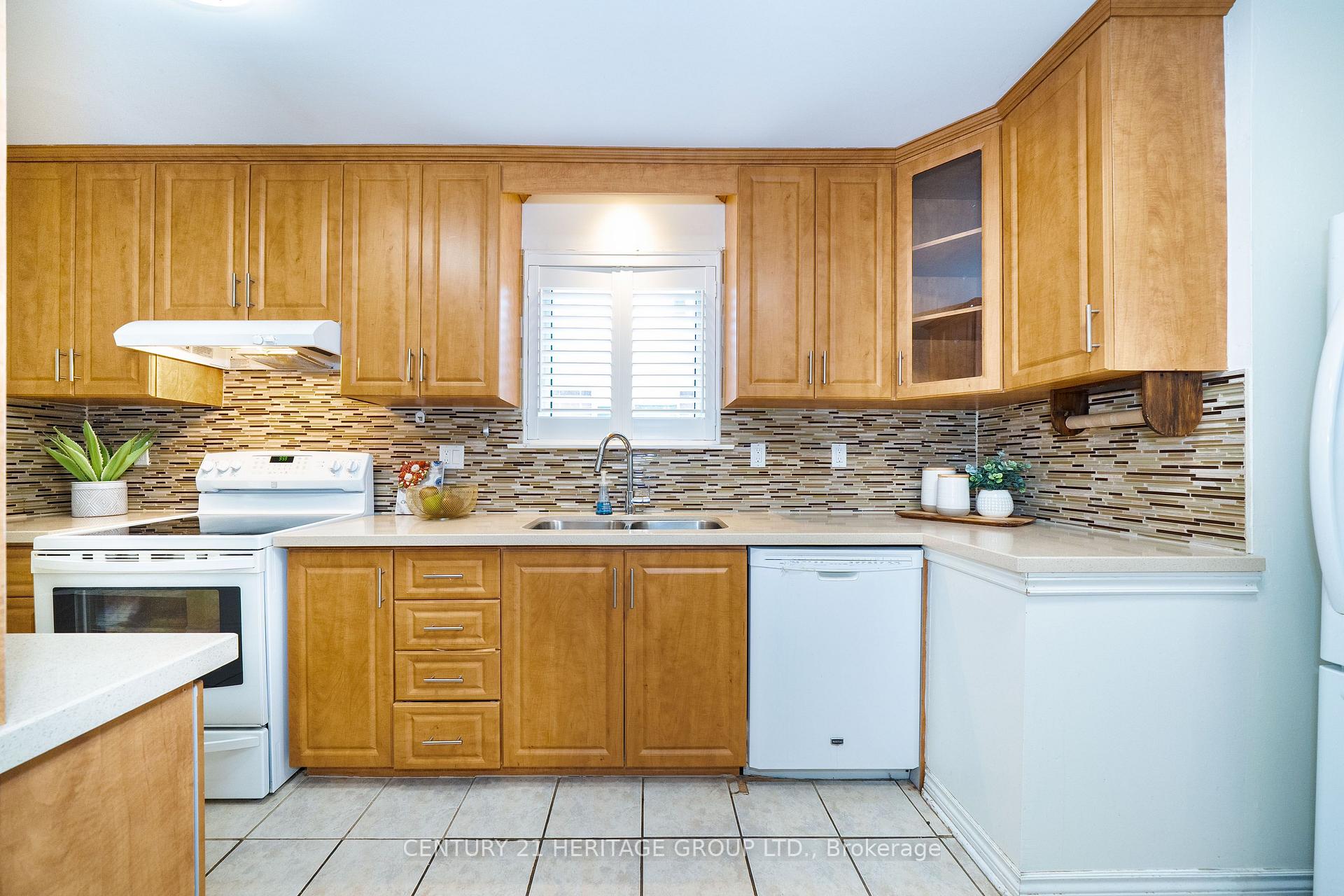 Photo 22 of 33 Elise Terrace, North York, Newtonbrook West — HOMEH
