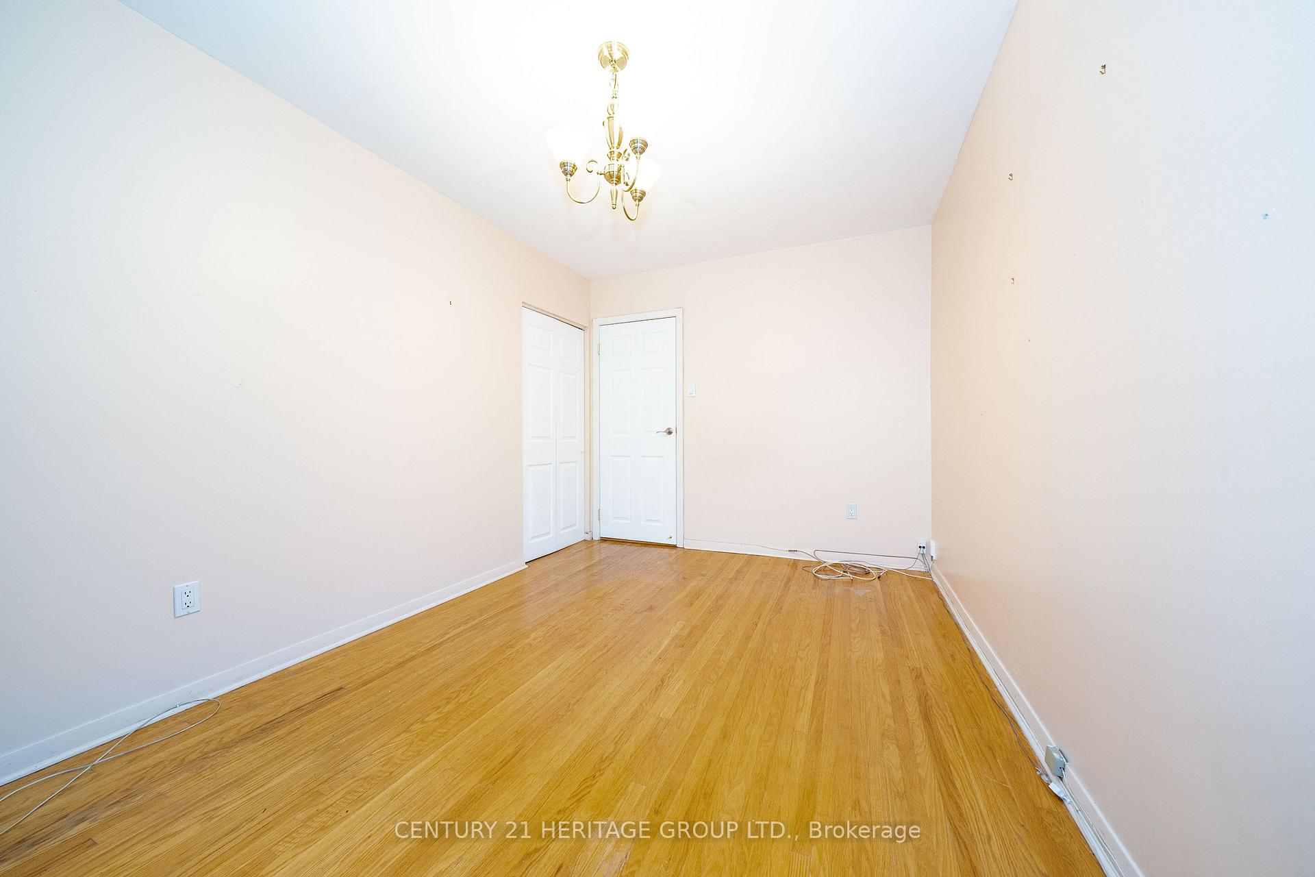 Photo 25 of 33 Elise Terrace, North York, Newtonbrook West — HOMEH