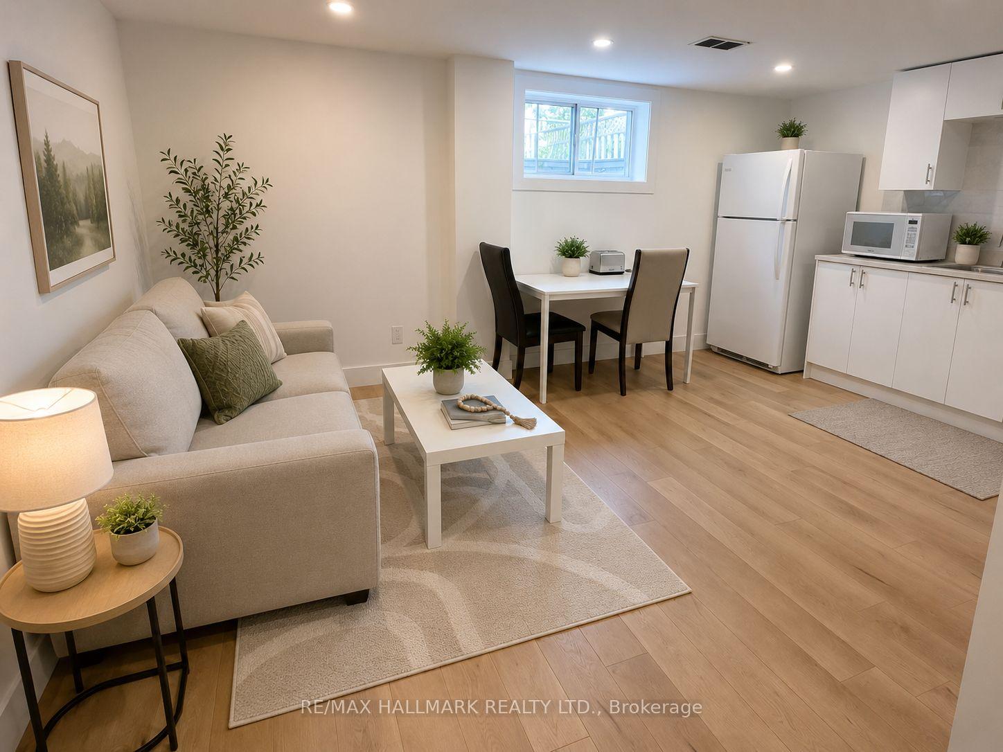 Photo 3 of Unit Lower, 439 Paliser Crescent S, Richmond Hill, Harding — HOMEH