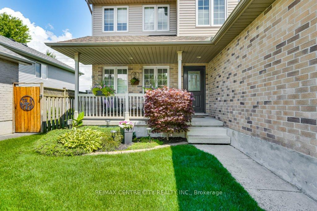 Photo 4 of 45 Riverbank Drive, St. Thomas — HOMEH