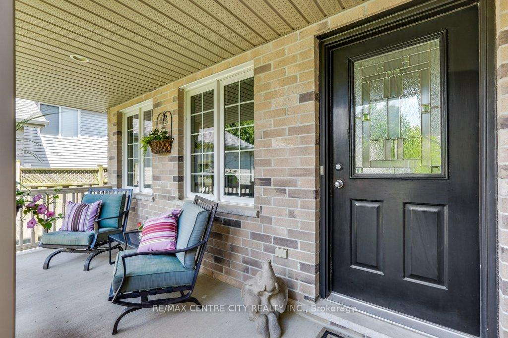 Photo 5 of 45 Riverbank Drive, St. Thomas — HOMEH