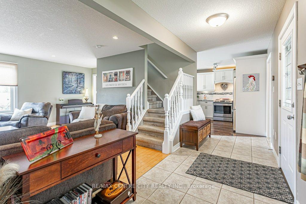 Photo 10 of 45 Riverbank Drive, St. Thomas — HOMEH