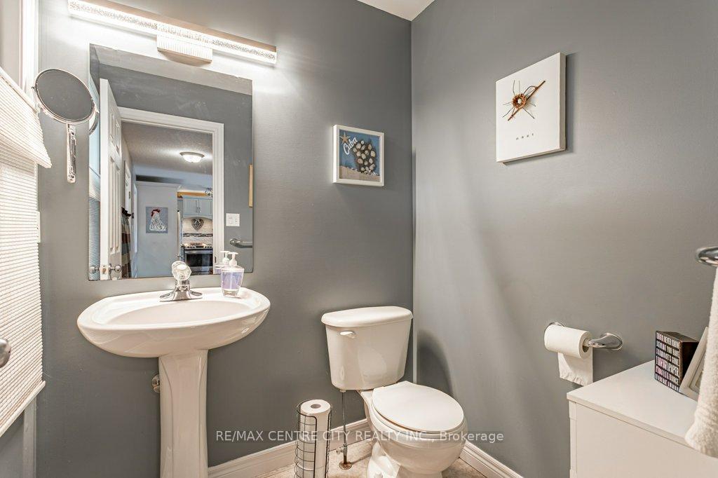 Photo 11 of 45 Riverbank Drive, St. Thomas — HOMEH